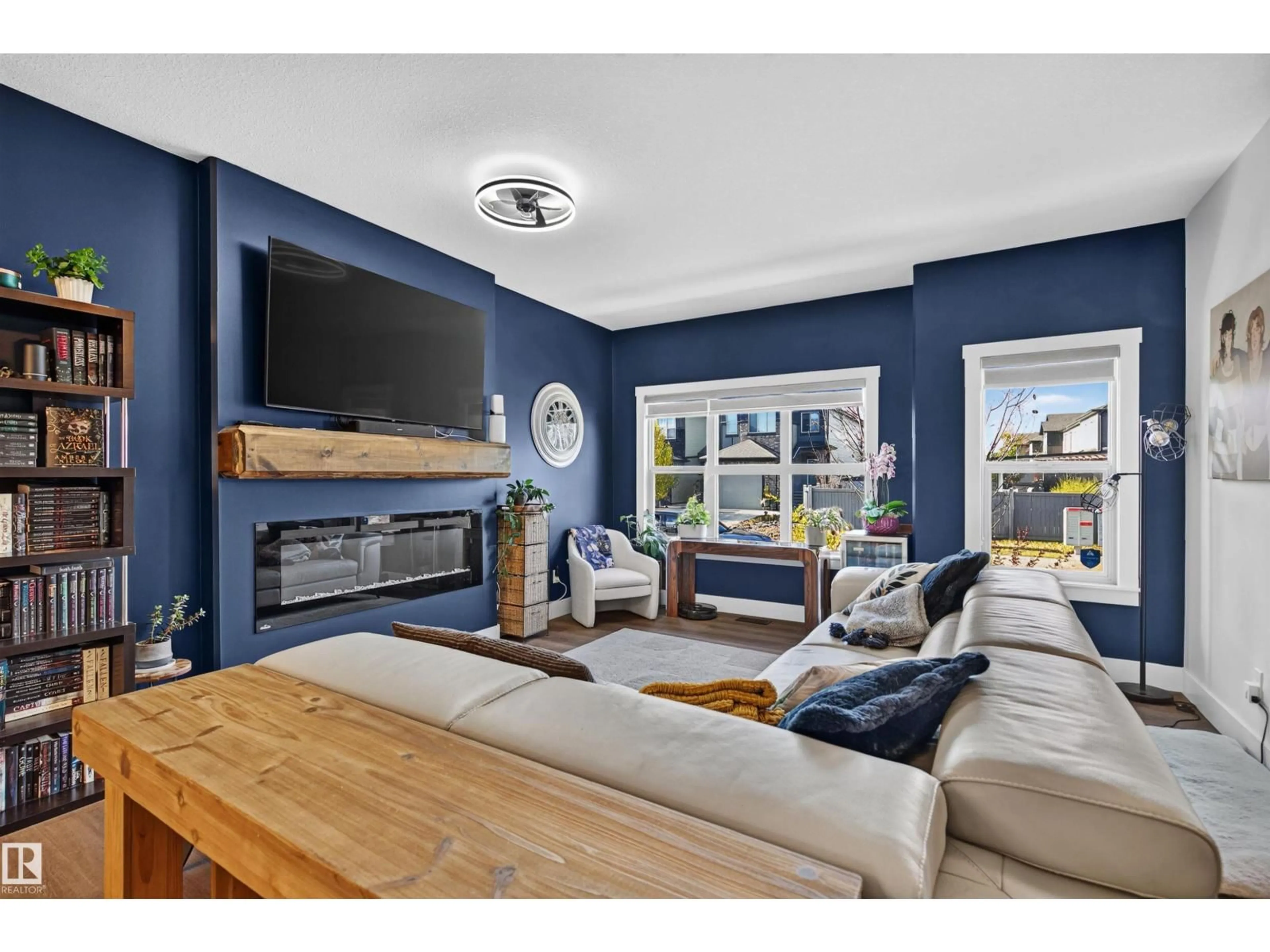 Living room with furniture, wood/laminate floor for 50 GARNEAU GA, Spruce Grove Alberta T7X0Z8