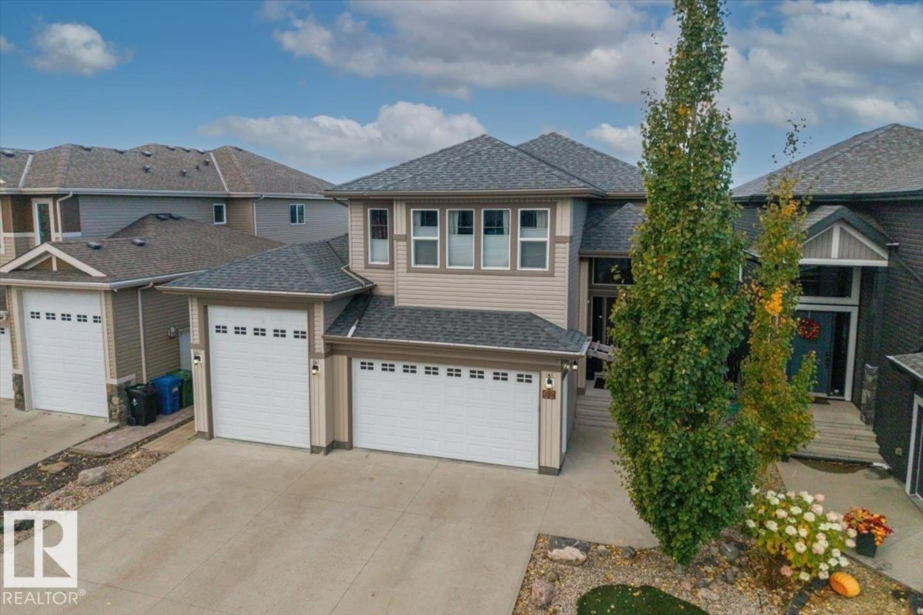 A pic from outside/outdoor area/front of a property/back of a property/a pic from drone, street for 62 CHESTNUT, Fort Saskatchewan Alberta T8L0R5