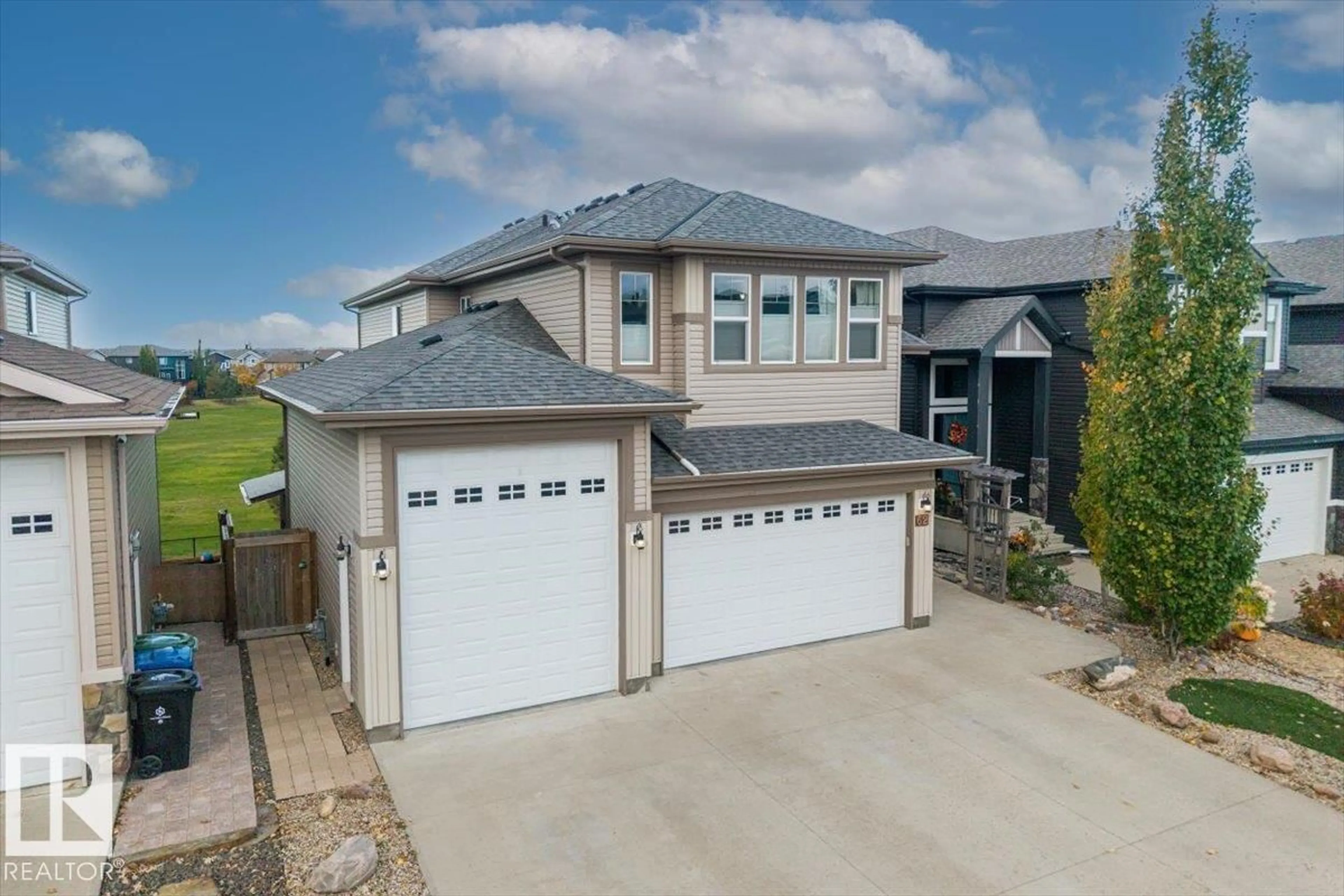 A pic from outside/outdoor area/front of a property/back of a property/a pic from drone, street for 62 CHESTNUT, Fort Saskatchewan Alberta T8L0R5