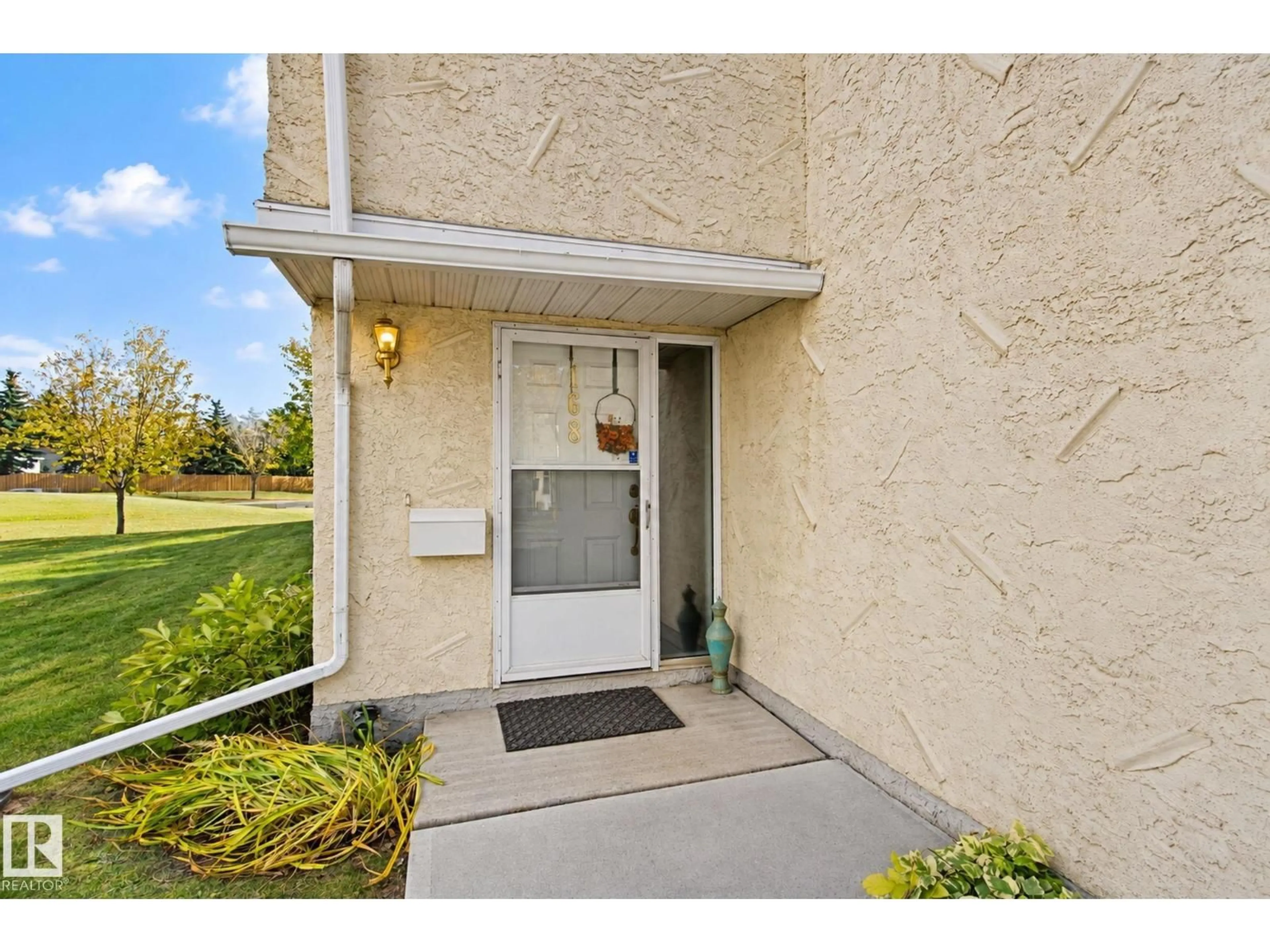 Indoor entryway for 168 CALLINGWOOD PL, Edmonton Alberta T5T2C6