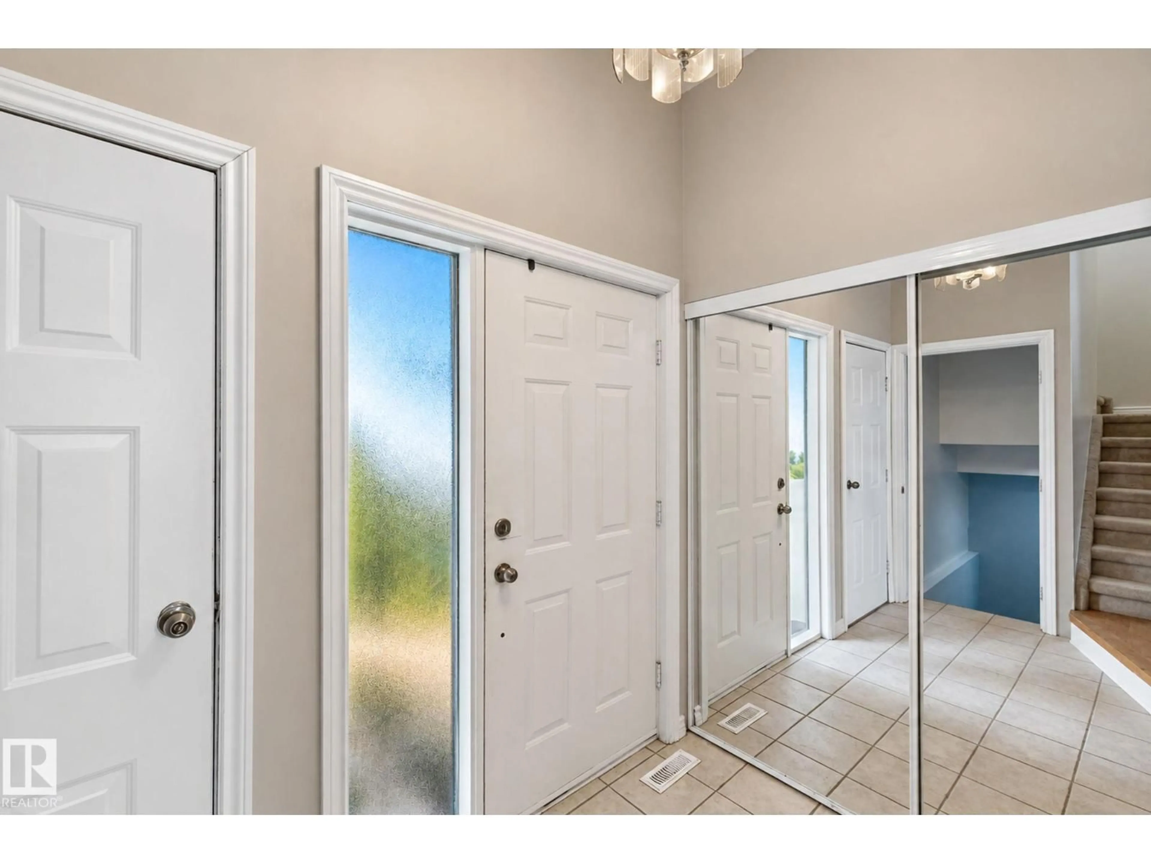 Indoor entryway for 168 CALLINGWOOD PL, Edmonton Alberta T5T2C6
