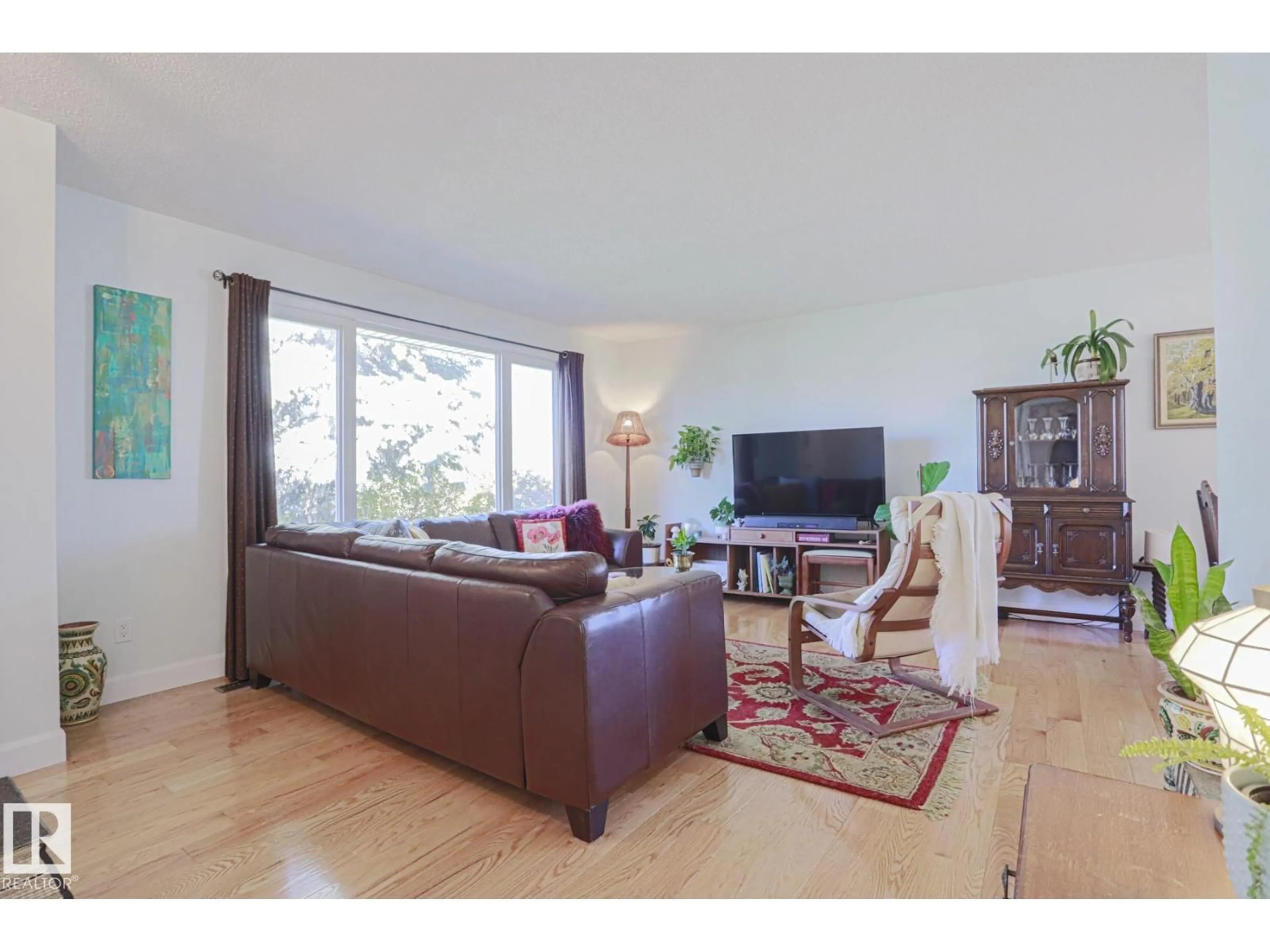 Living room with furniture, wood/laminate floor for NW - 14235 53 ST, Edmonton Alberta T5A1L6