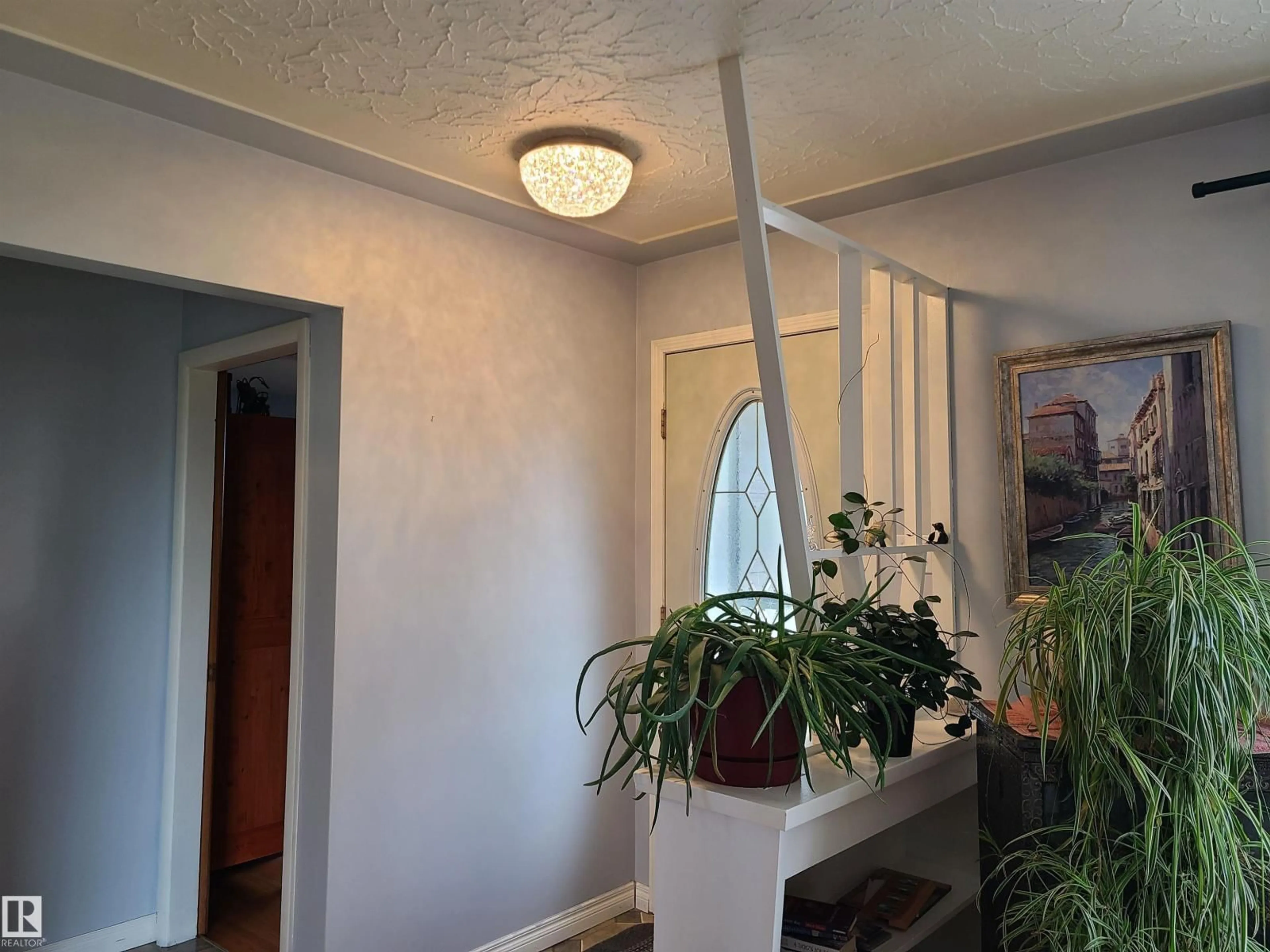Indoor foyer for NW - 13312 123 ST, Edmonton Alberta T5L0J9
