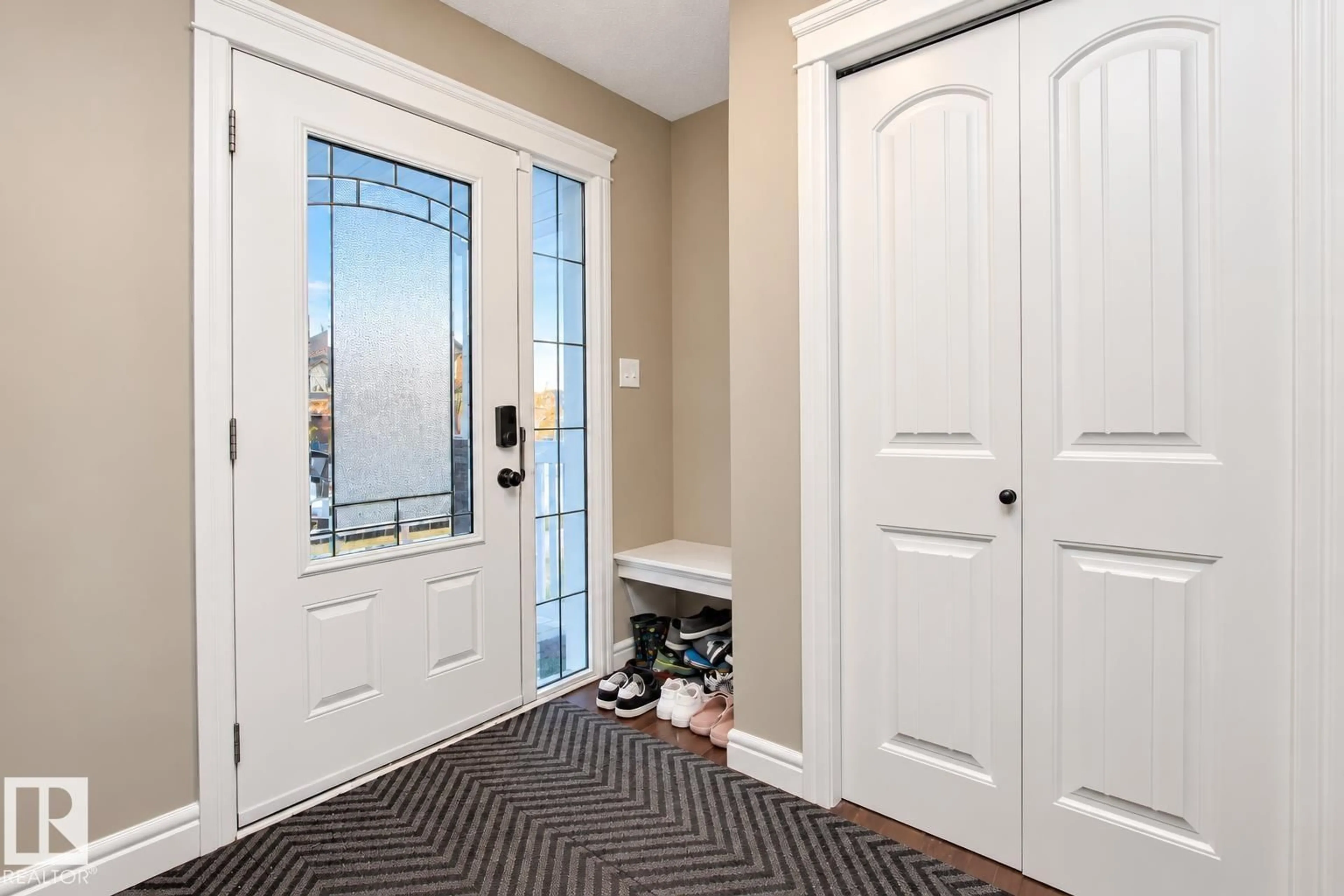 Indoor entryway for 1316 29 AV, Edmonton Alberta T6T0V7