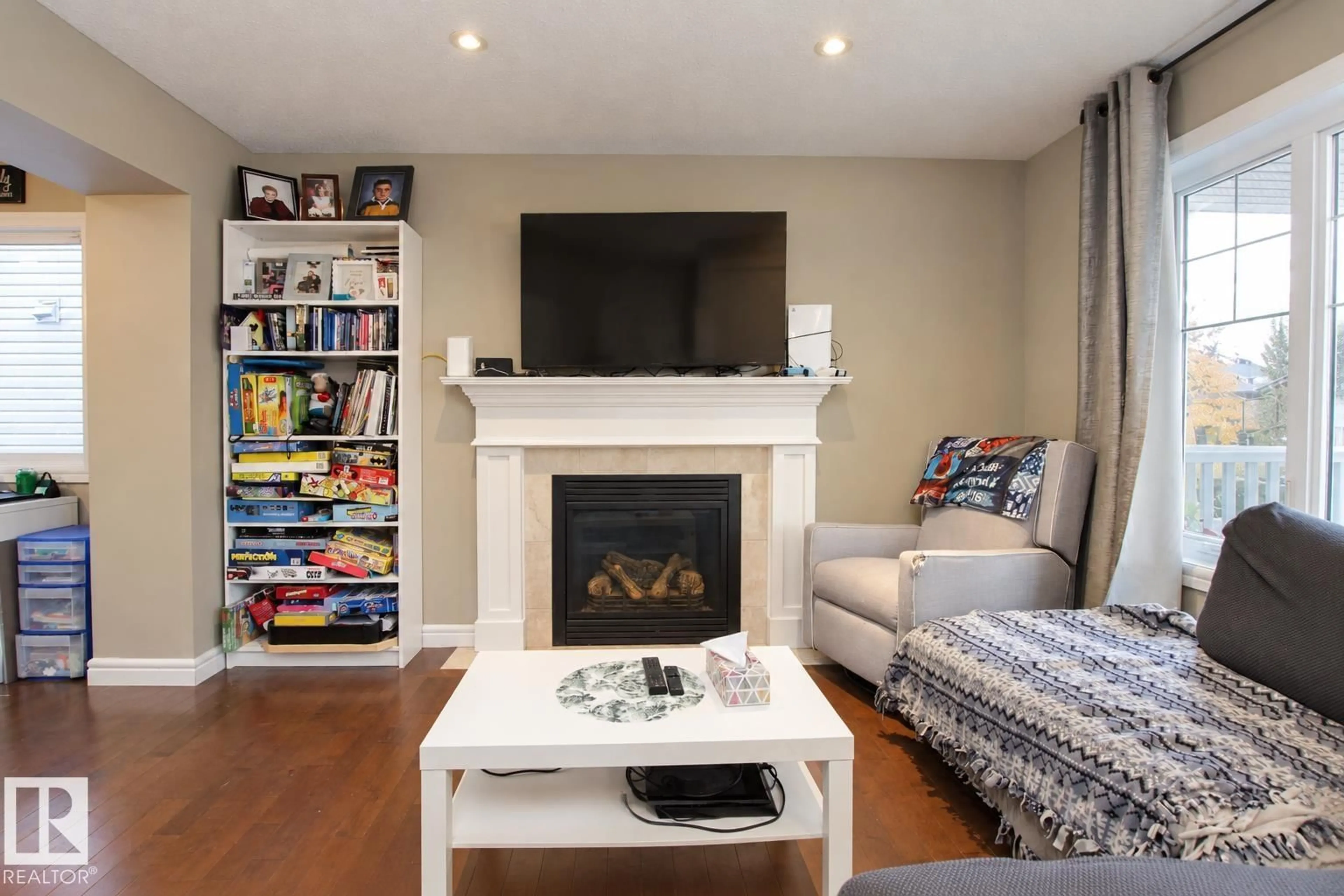 Living room with furniture, wood/laminate floor for 1316 29 AV, Edmonton Alberta T6T0V7