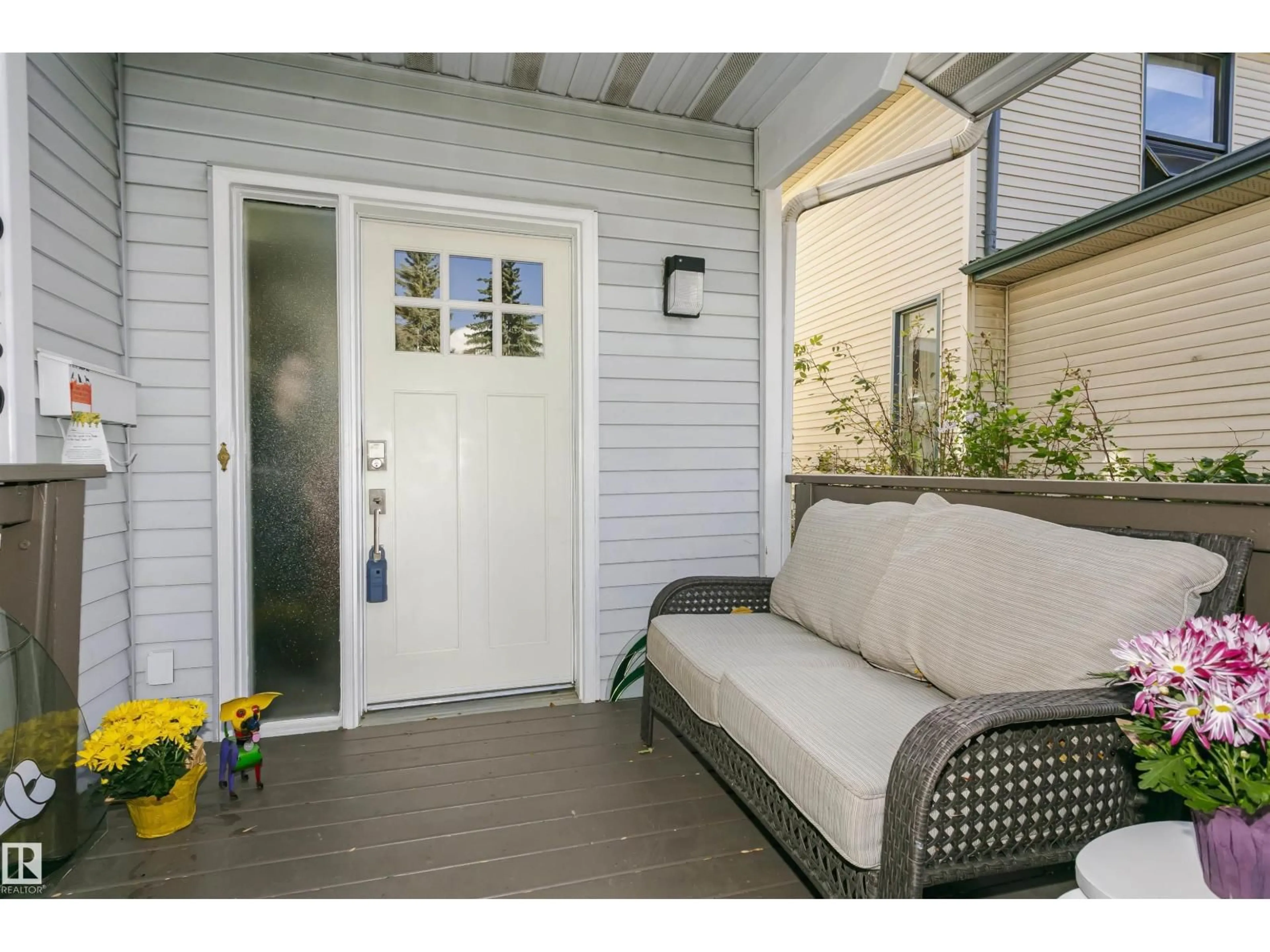 Indoor entryway for 10839 80 AVENUE AVENUE, Edmonton Alberta T6E1V9