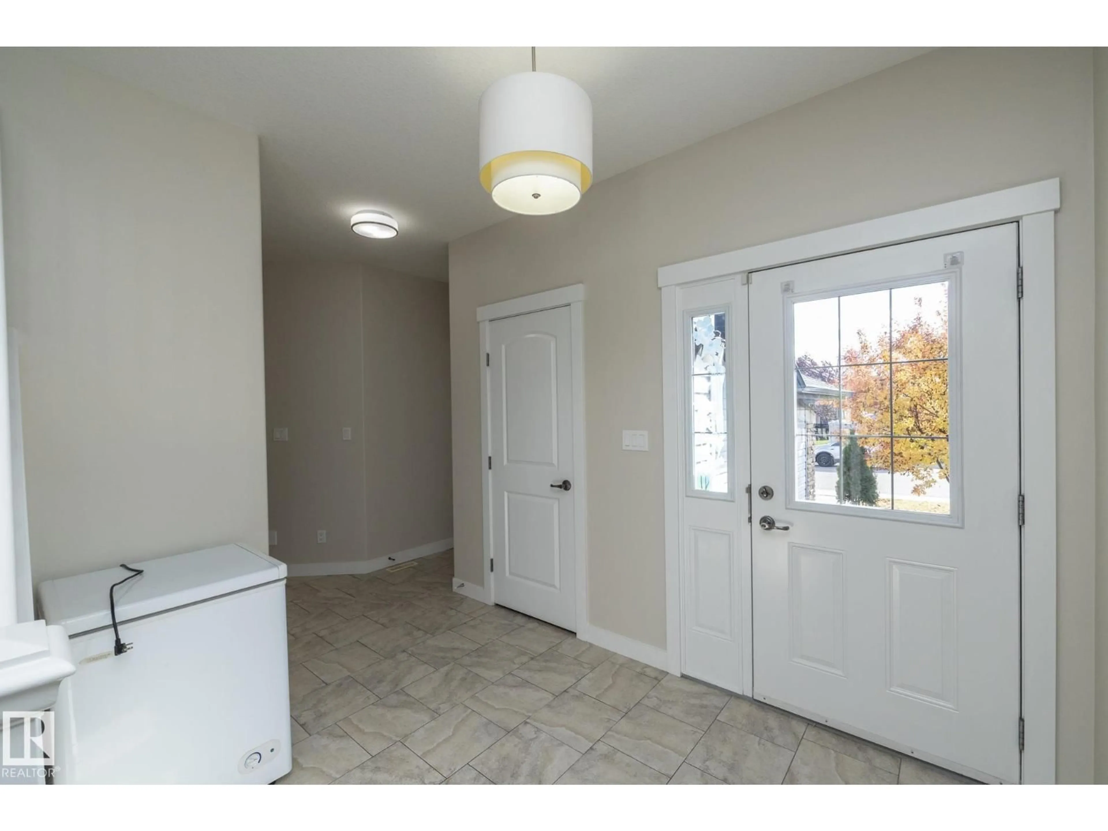 Indoor entryway for SW - 17316 5 AV, Edmonton Alberta T6W2A5