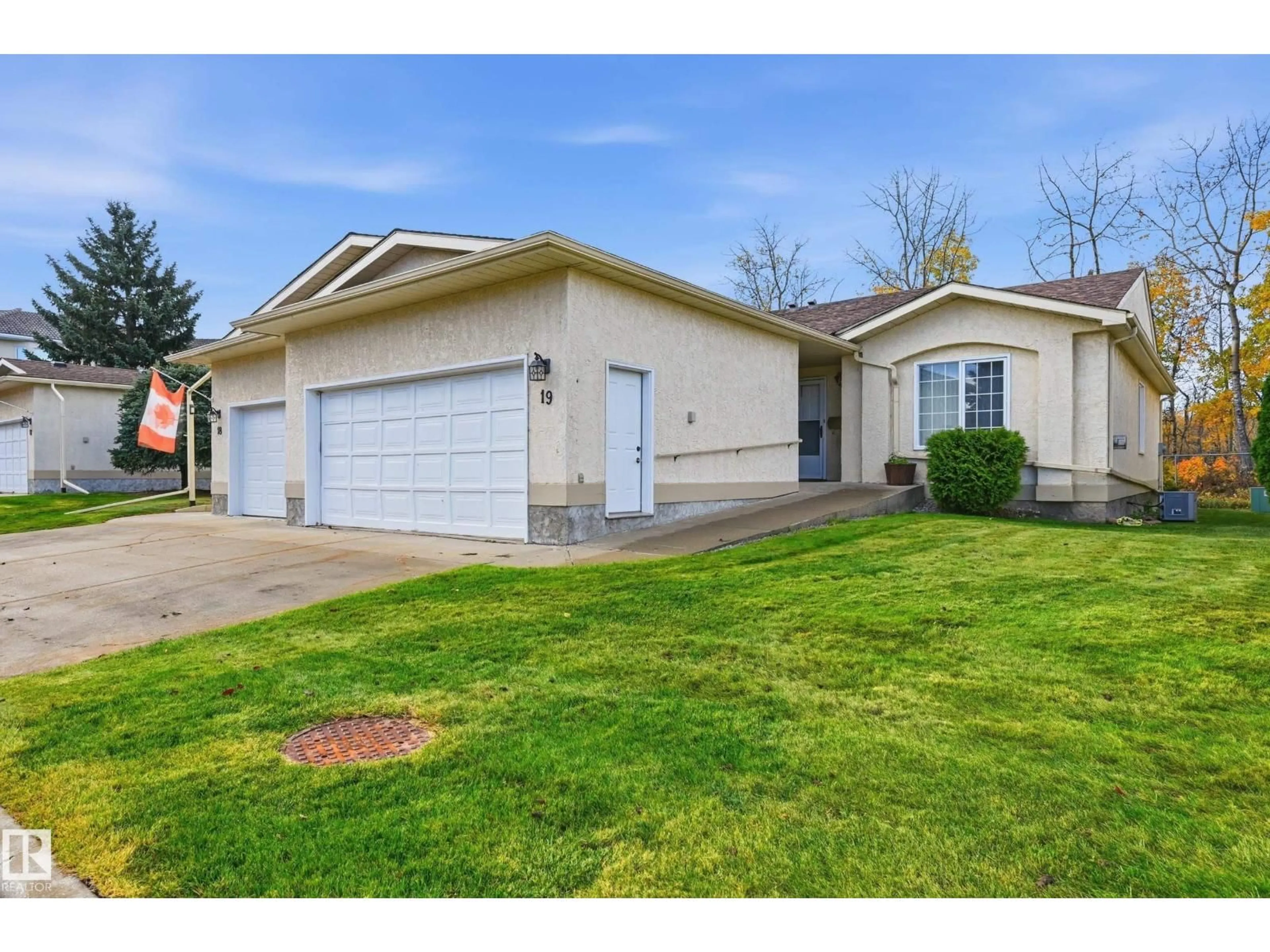 Home with vinyl exterior material, street for 10 - 19 GRANGE DR, St. Albert Alberta T8N5Z2