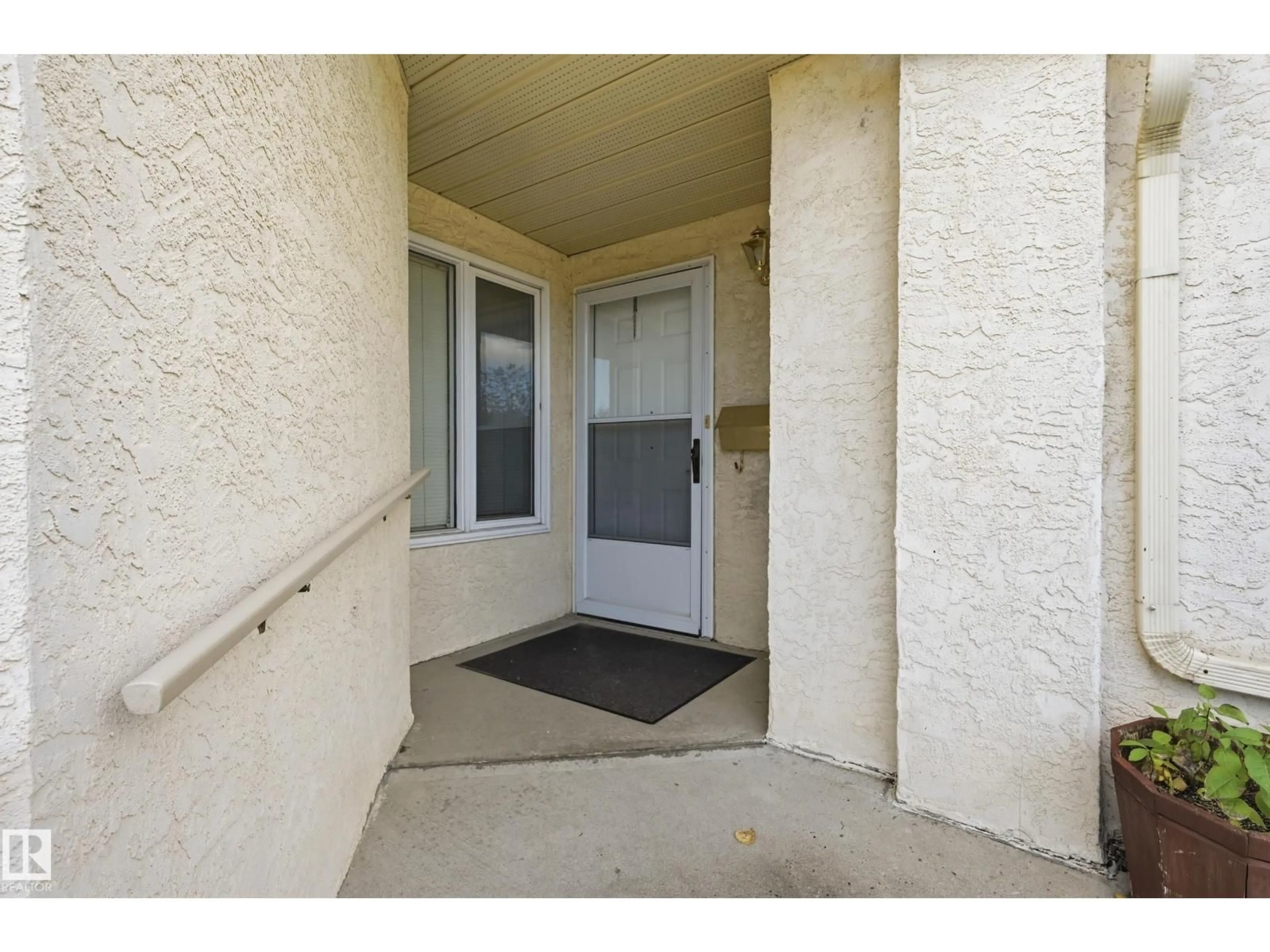 Indoor entryway for 10 - 19 GRANGE DR, St. Albert Alberta T8N5Z2