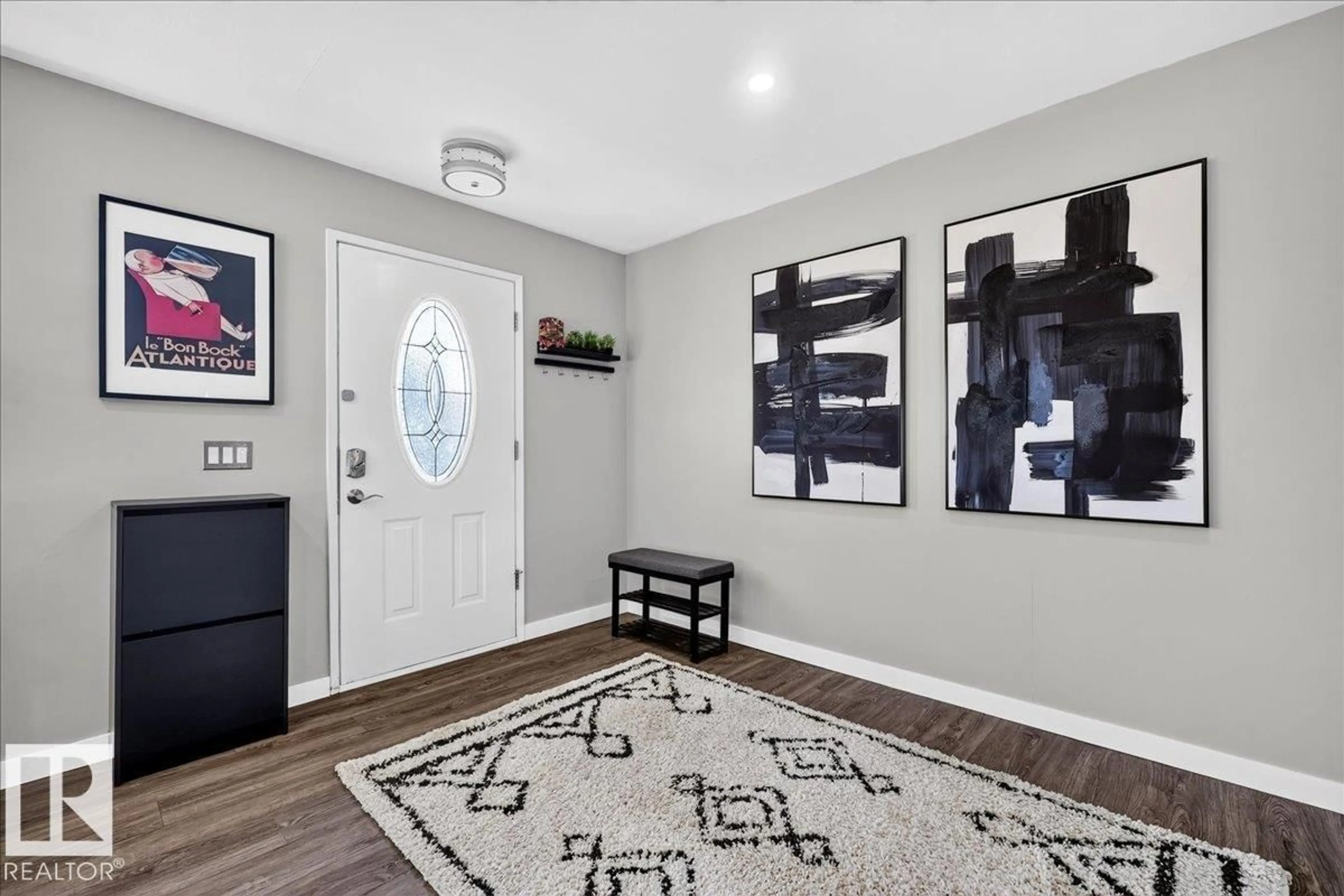 Indoor entryway for 4504 105A AV, Edmonton Alberta T6A1B9