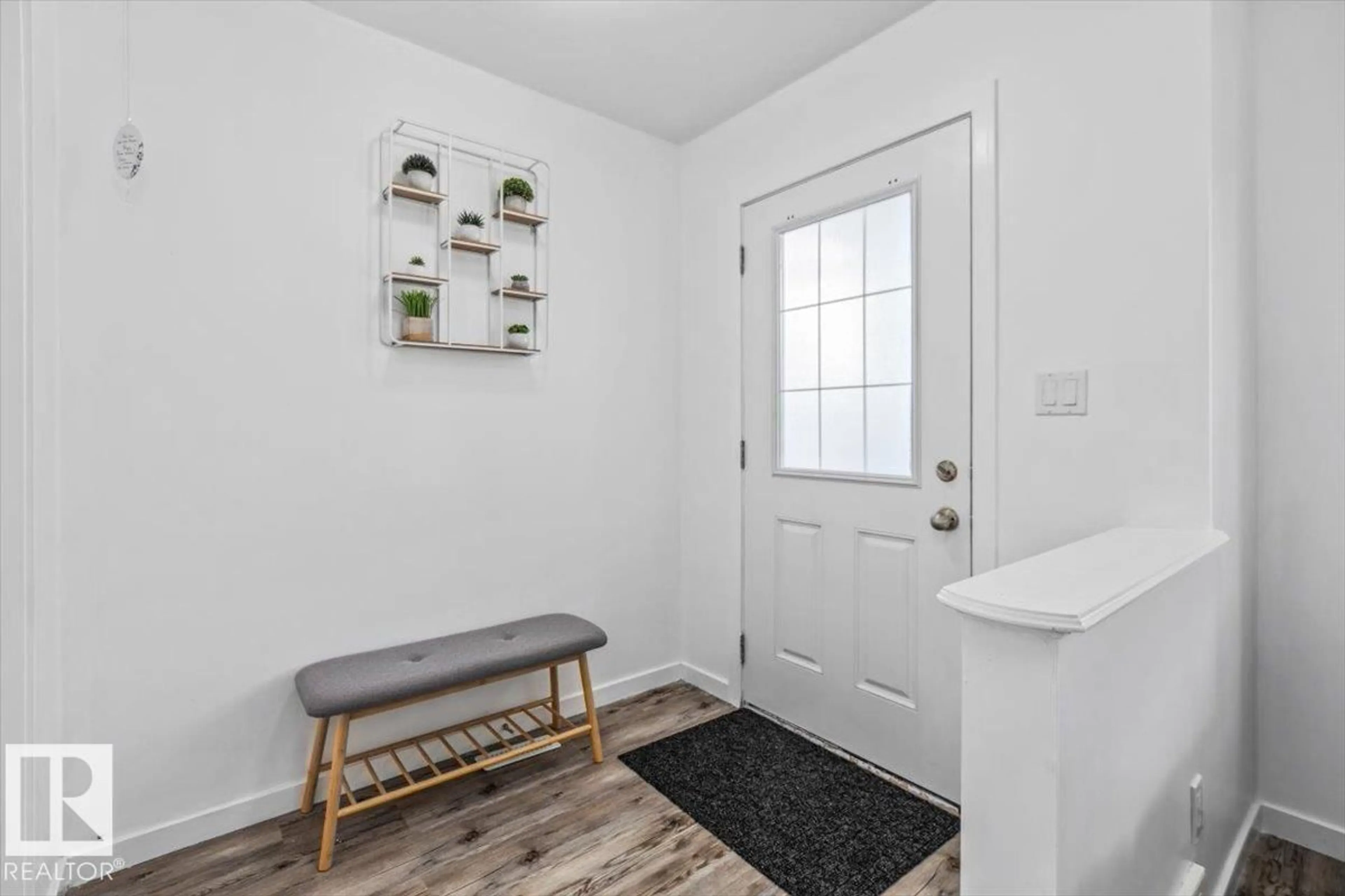Indoor entryway for 3122 ARTHURS CR, Edmonton Alberta T6W2H7