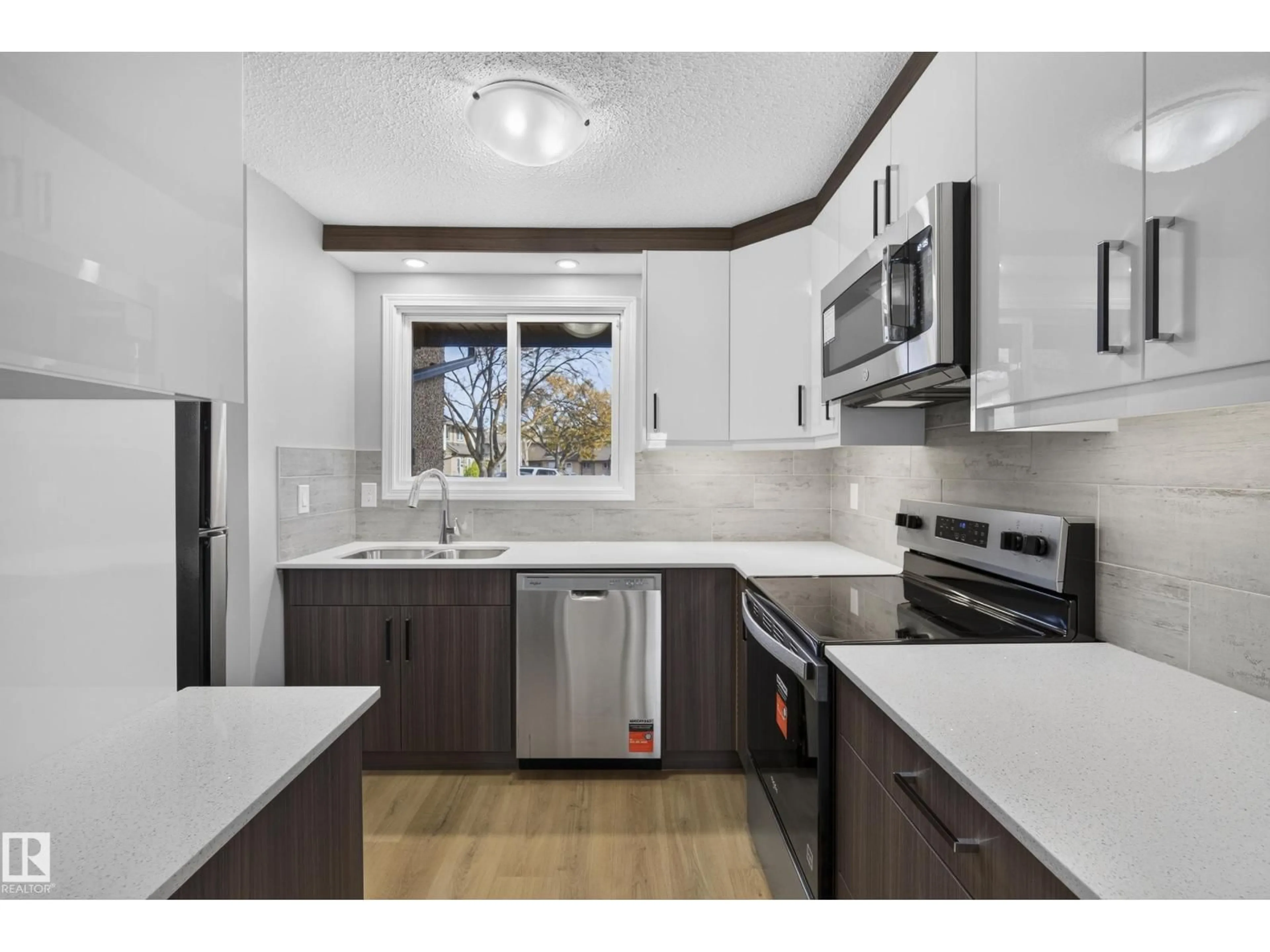 Standard kitchen, unknown for 3257 142 AV, Edmonton Alberta T5Y1H9