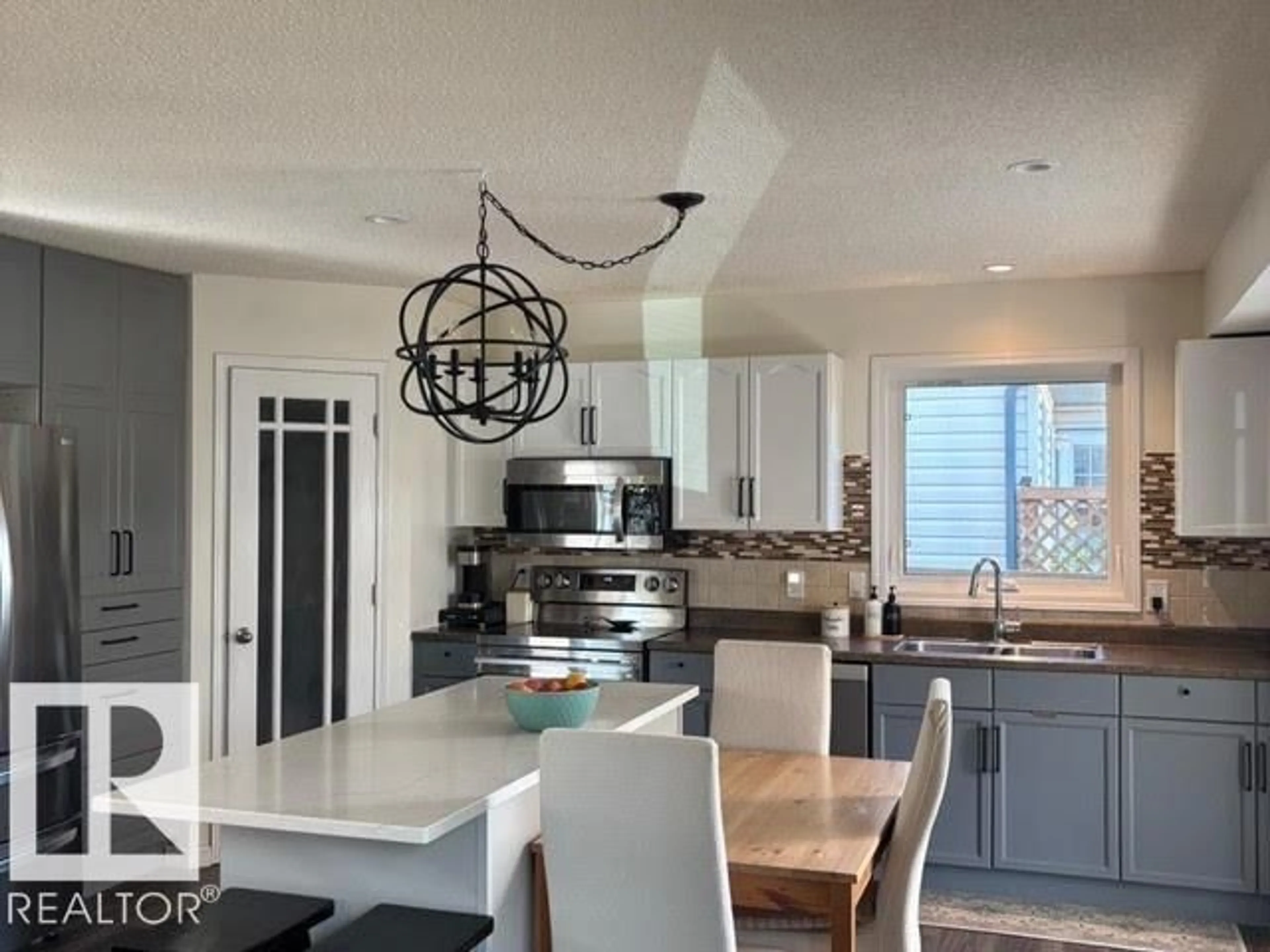 Open concept kitchen, unknown for 25 HANSEN CL, St. Albert Alberta T8N6J7