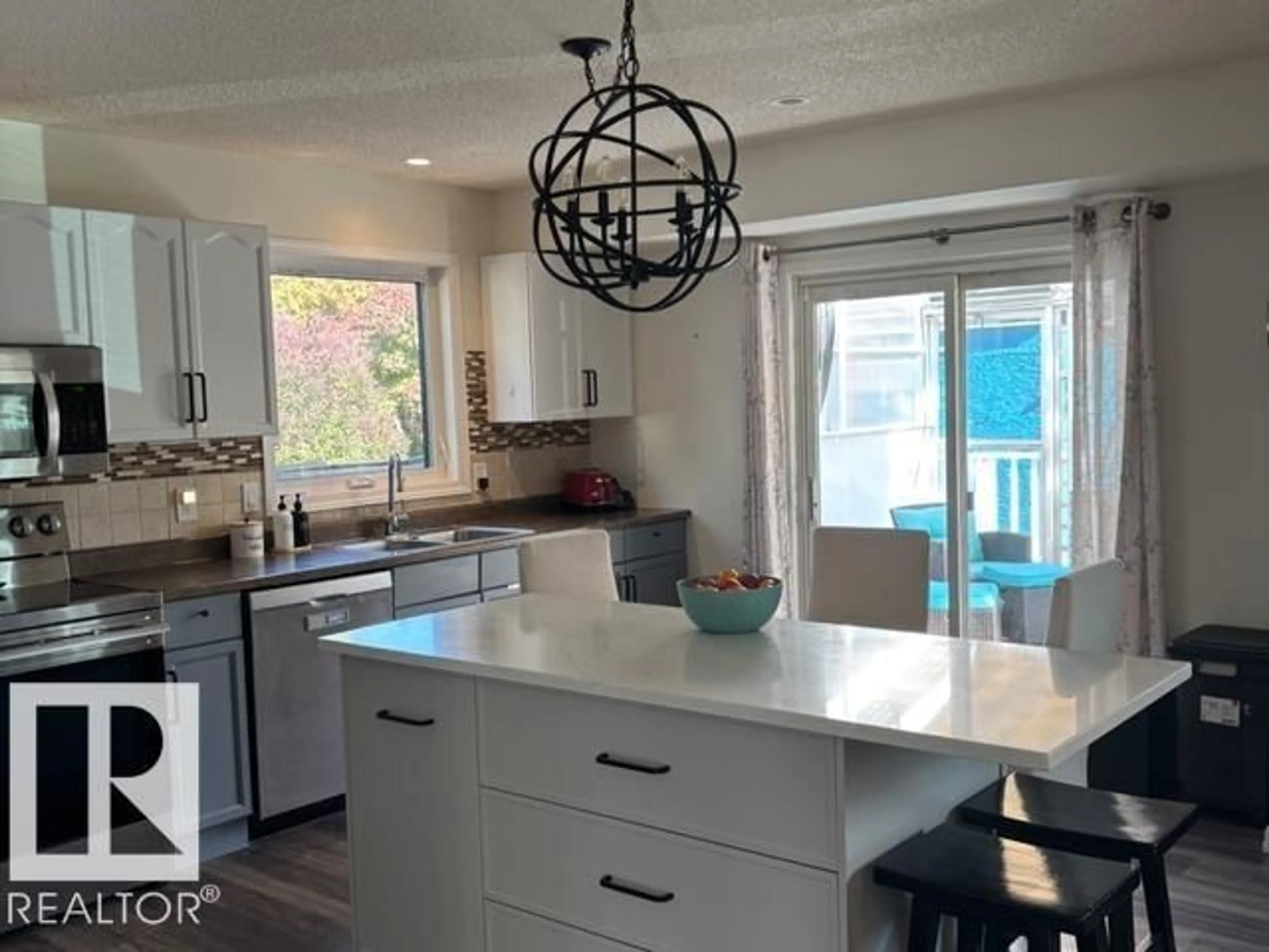 Open concept kitchen, unknown for 25 HANSEN CL, St. Albert Alberta T8N6J7