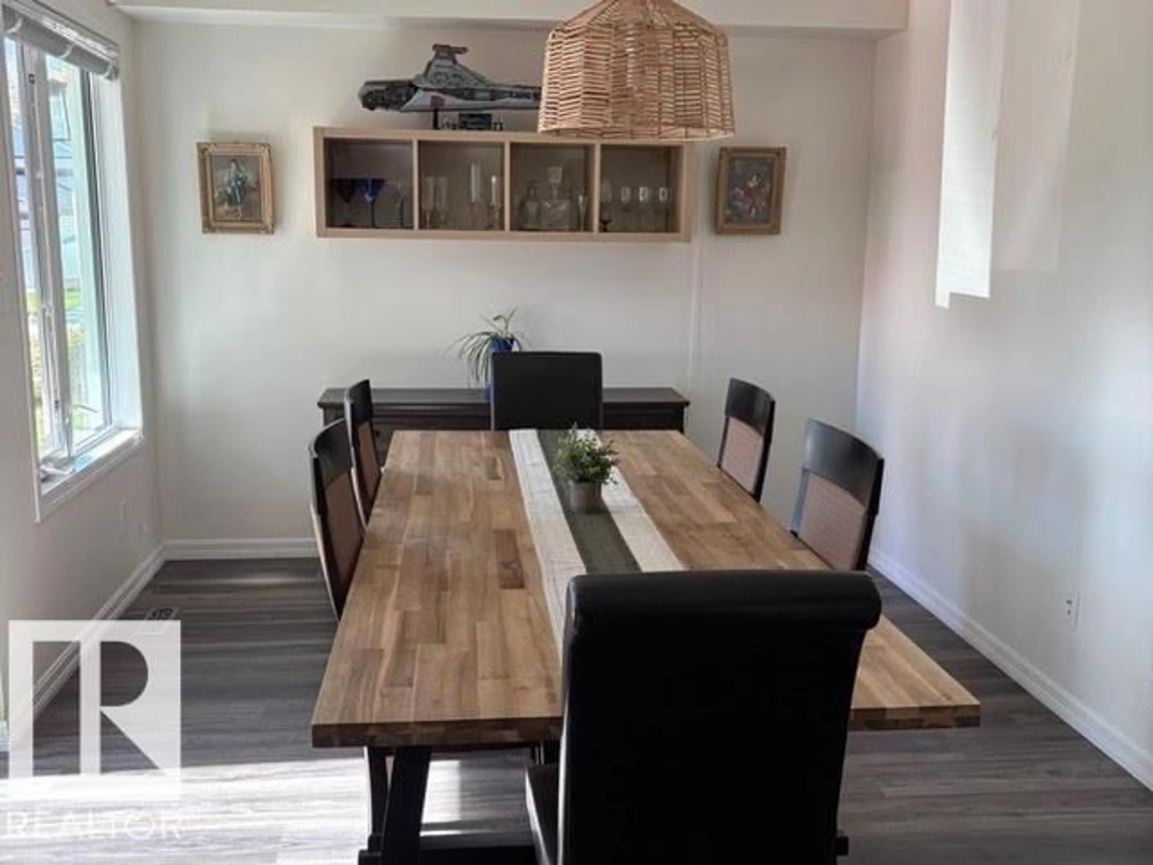 Dining room, wood/laminate floor for 25 HANSEN CL, St. Albert Alberta T8N6J7