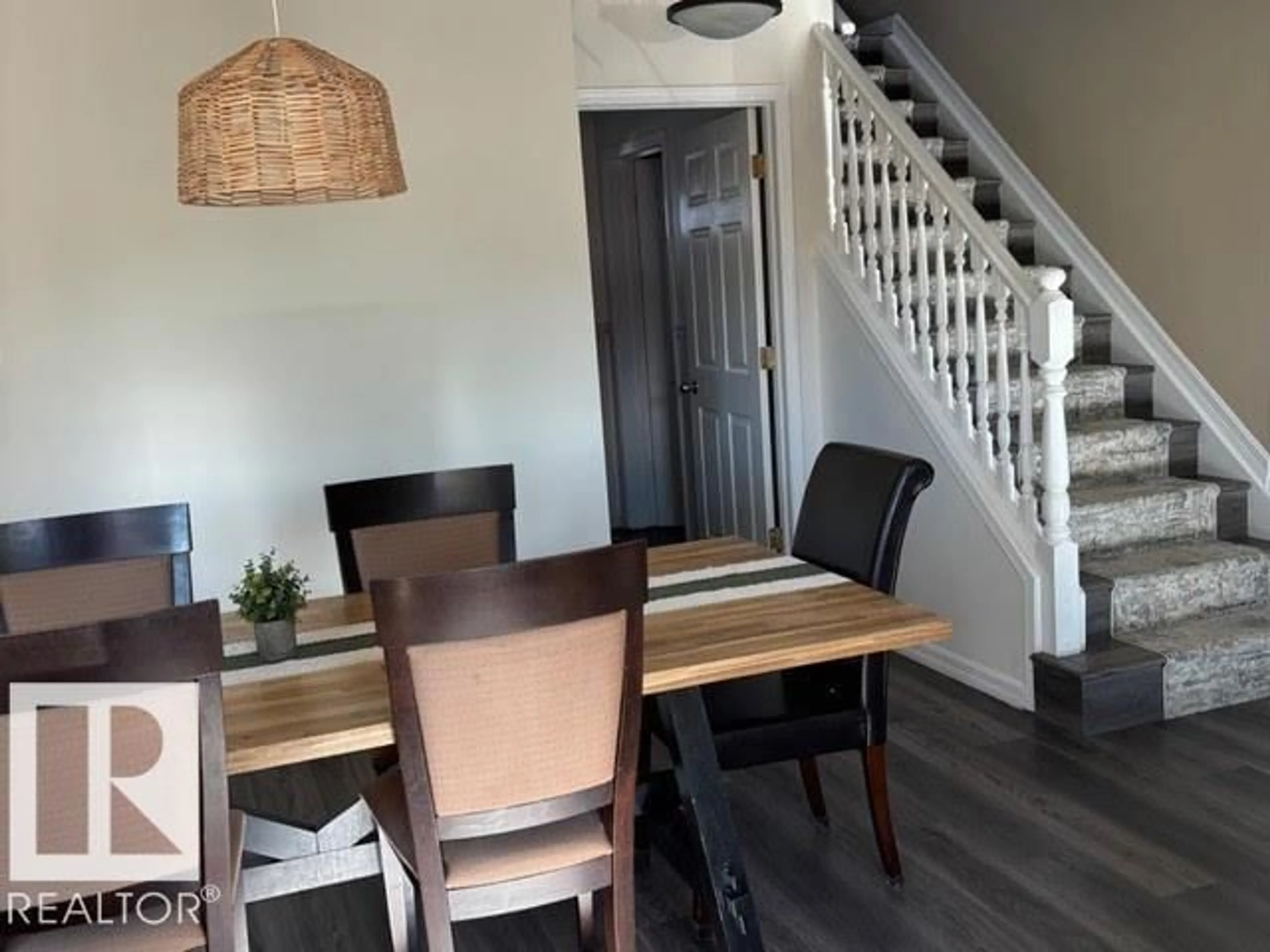 Dining room, wood/laminate floor for 25 HANSEN CL, St. Albert Alberta T8N6J7