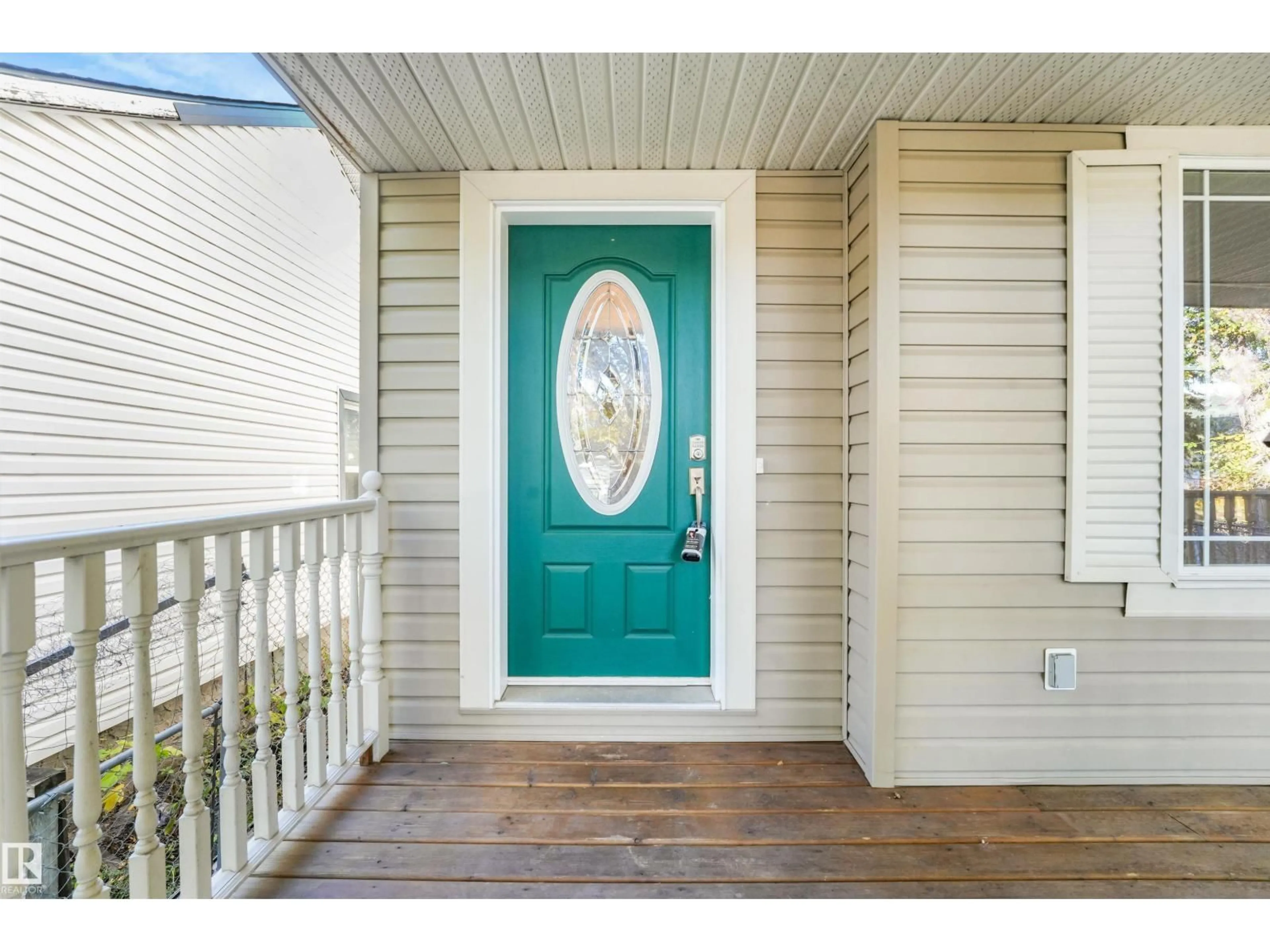 Indoor entryway for 11236 89 ST, Edmonton Alberta T5B3T4