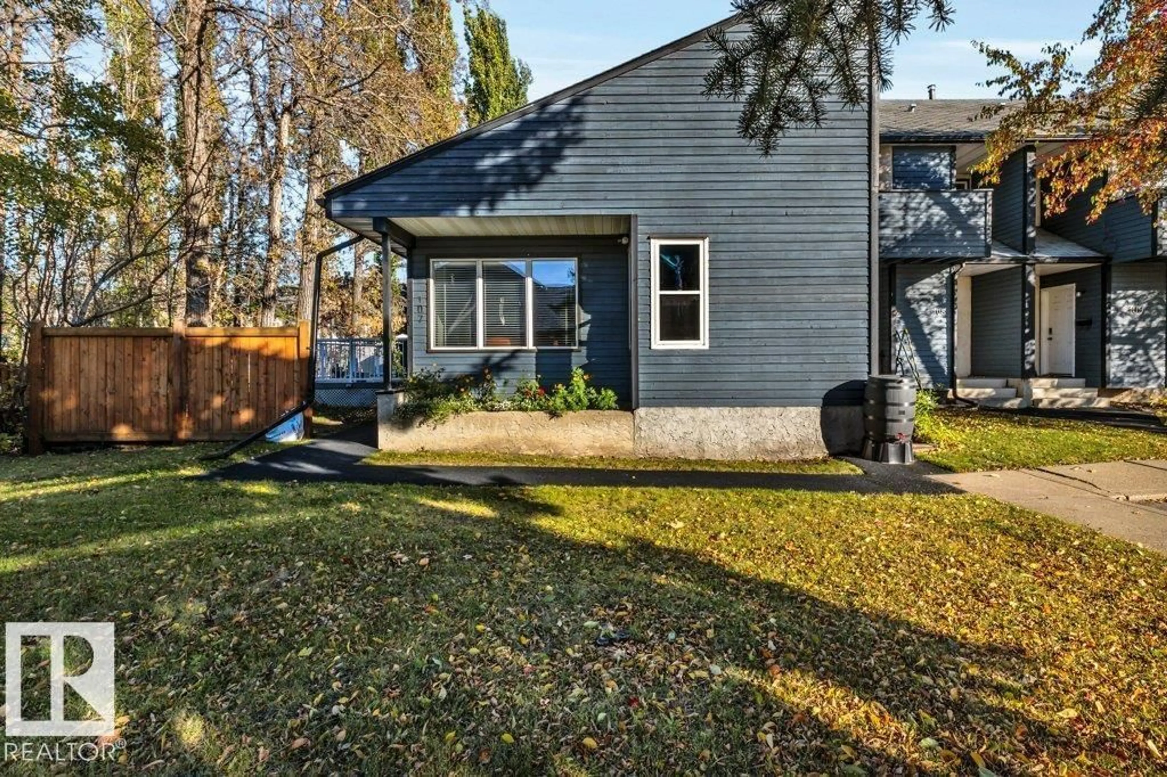 Home with vinyl exterior material, street for 107 GARDEN RD, St. Albert Alberta T8N6H7
