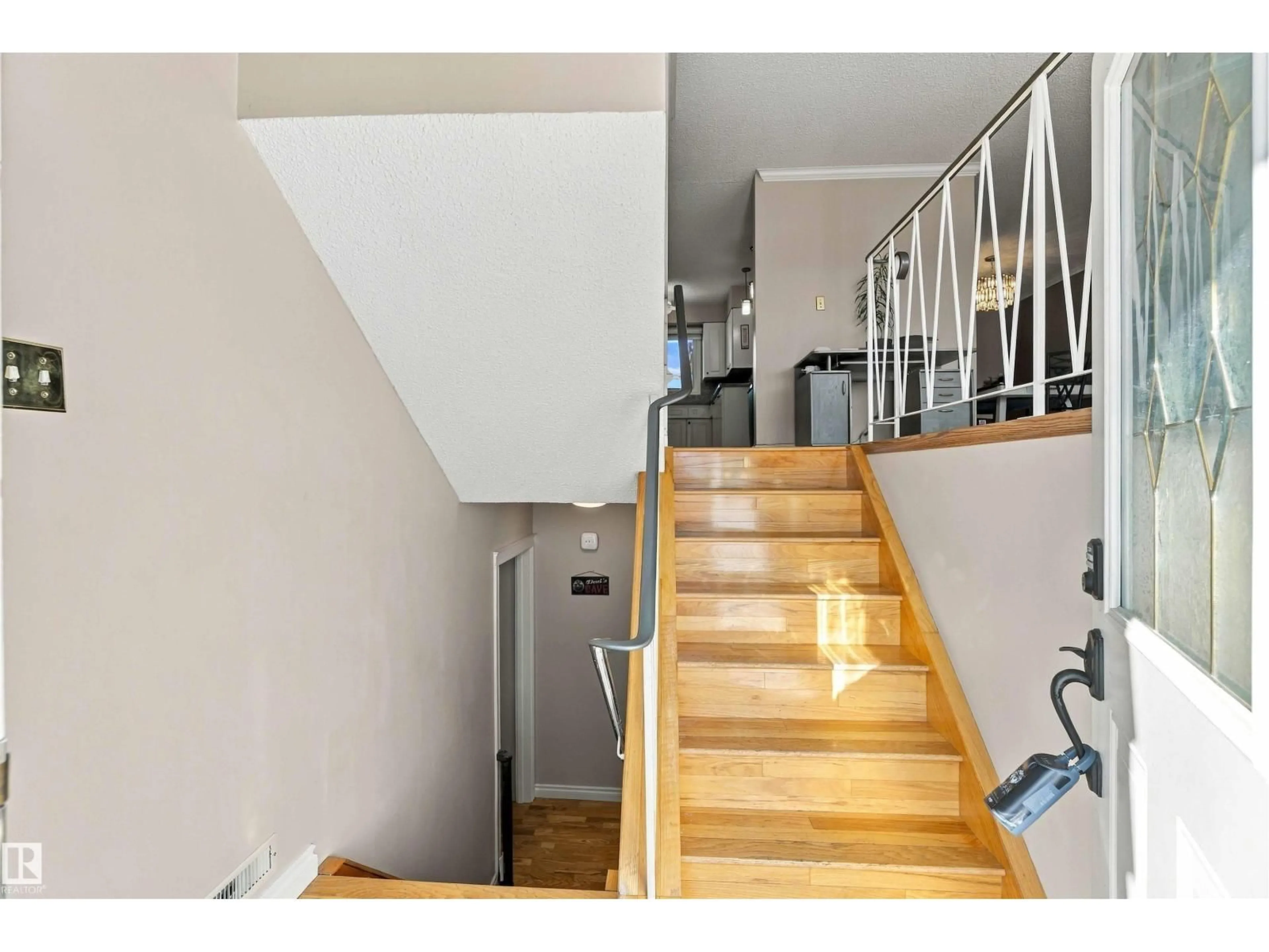 Stairs for 14612 115 STREET, Edmonton Alberta T5X1H8