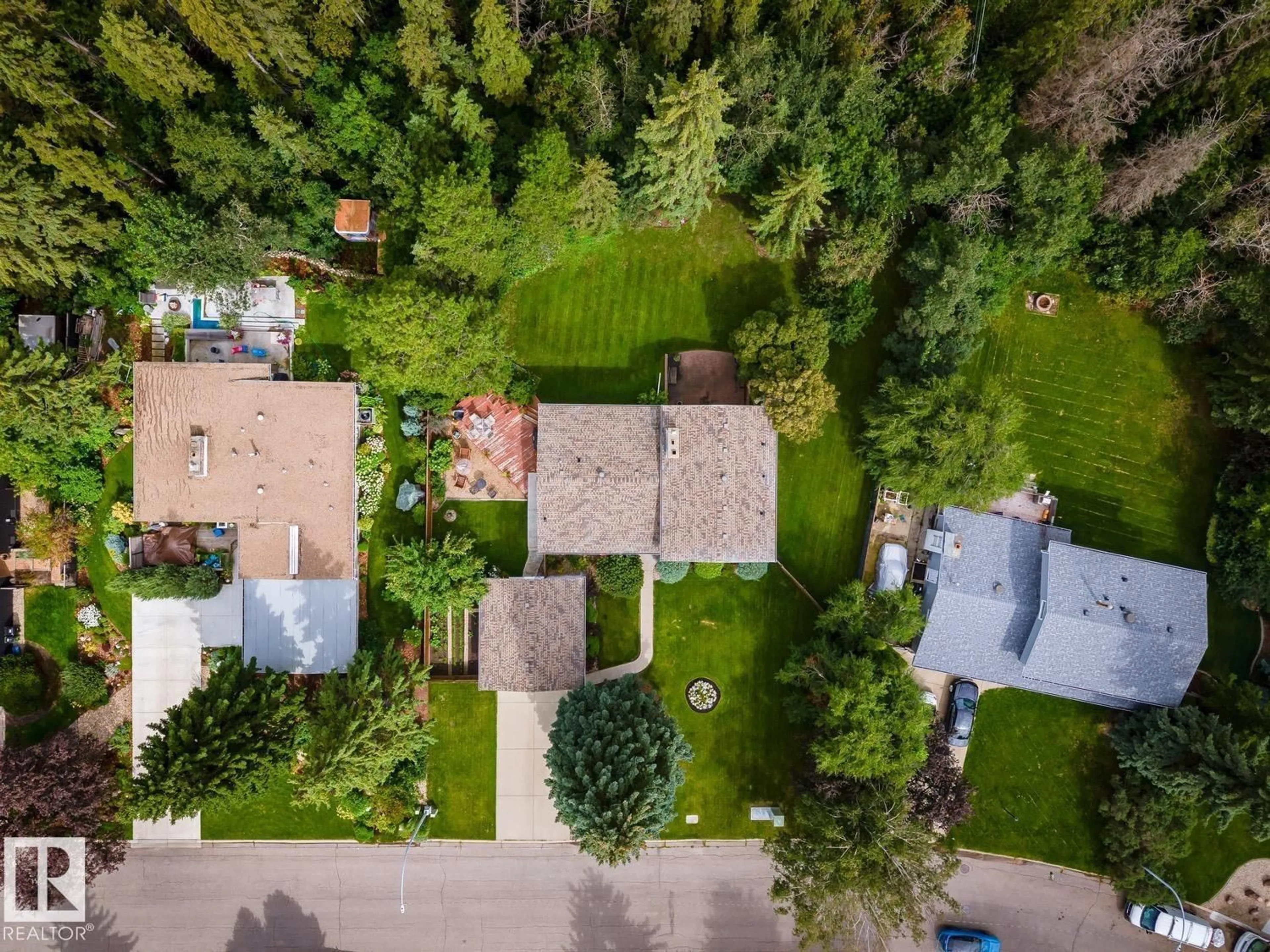 A pic from outside/outdoor area/front of a property/back of a property/a pic from drone, street for 60 QUESNELL CR, Edmonton Alberta T5R5N9