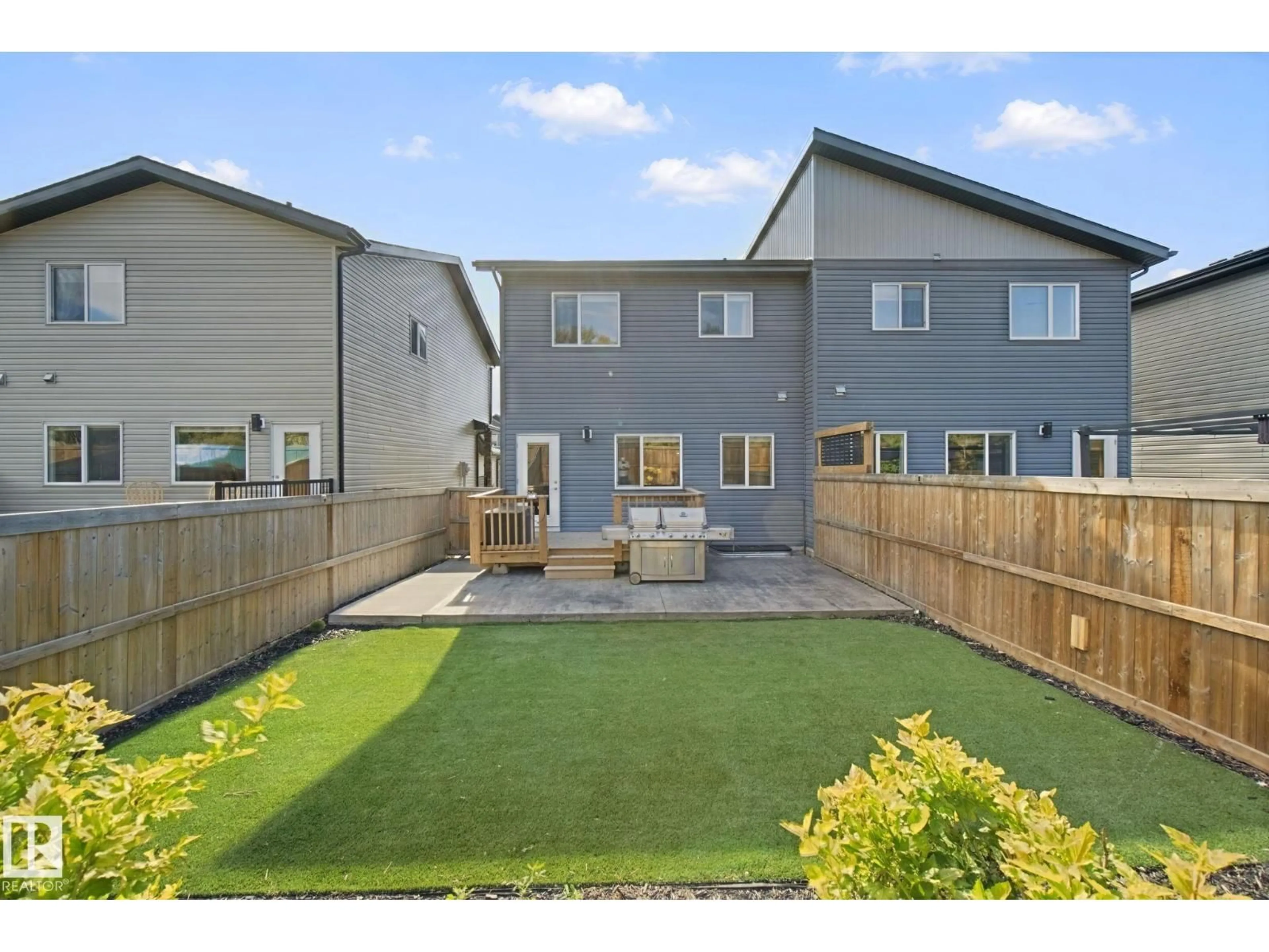 A pic from outside/outdoor area/front of a property/back of a property/a pic from drone, street for 72 ROYAL ST, St. Albert Alberta T8N7X4