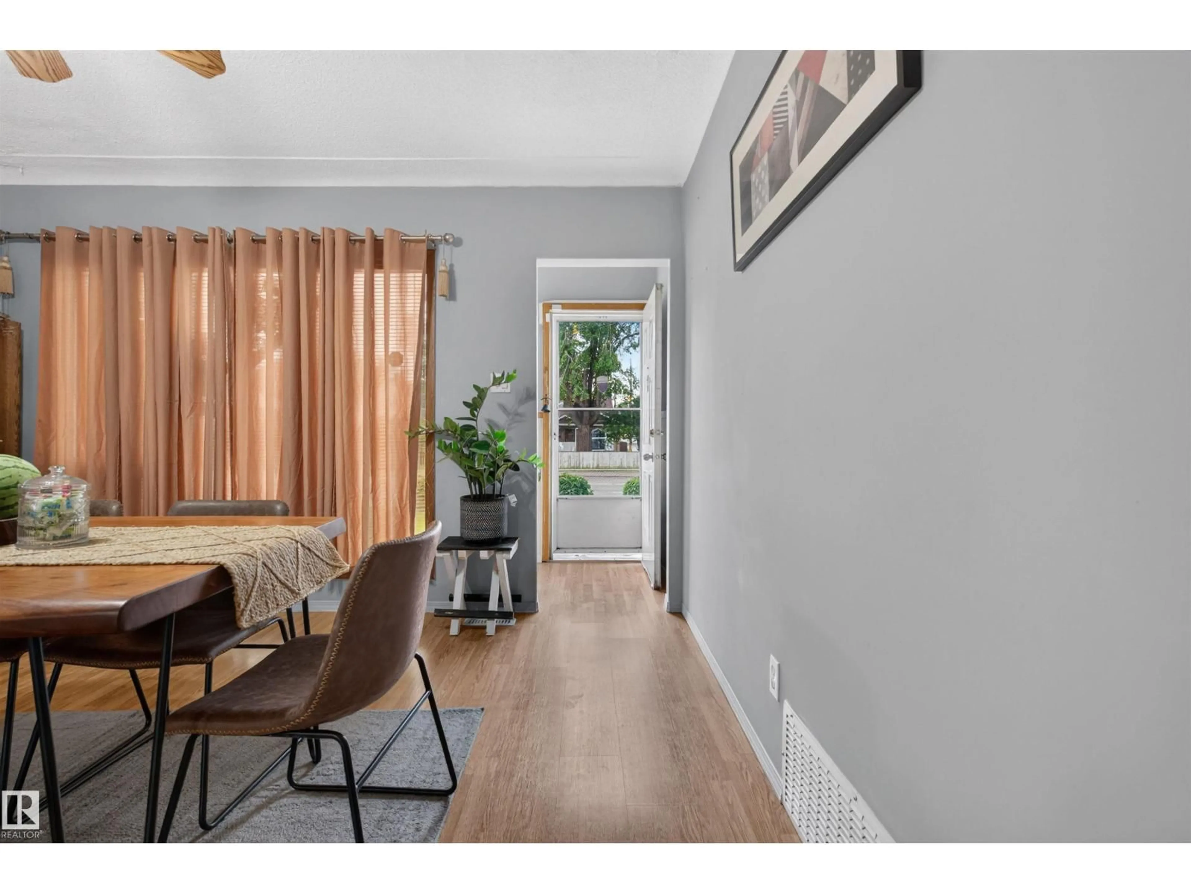 Unknown for NW - 11549 82 ST, Edmonton Alberta T5B2V7