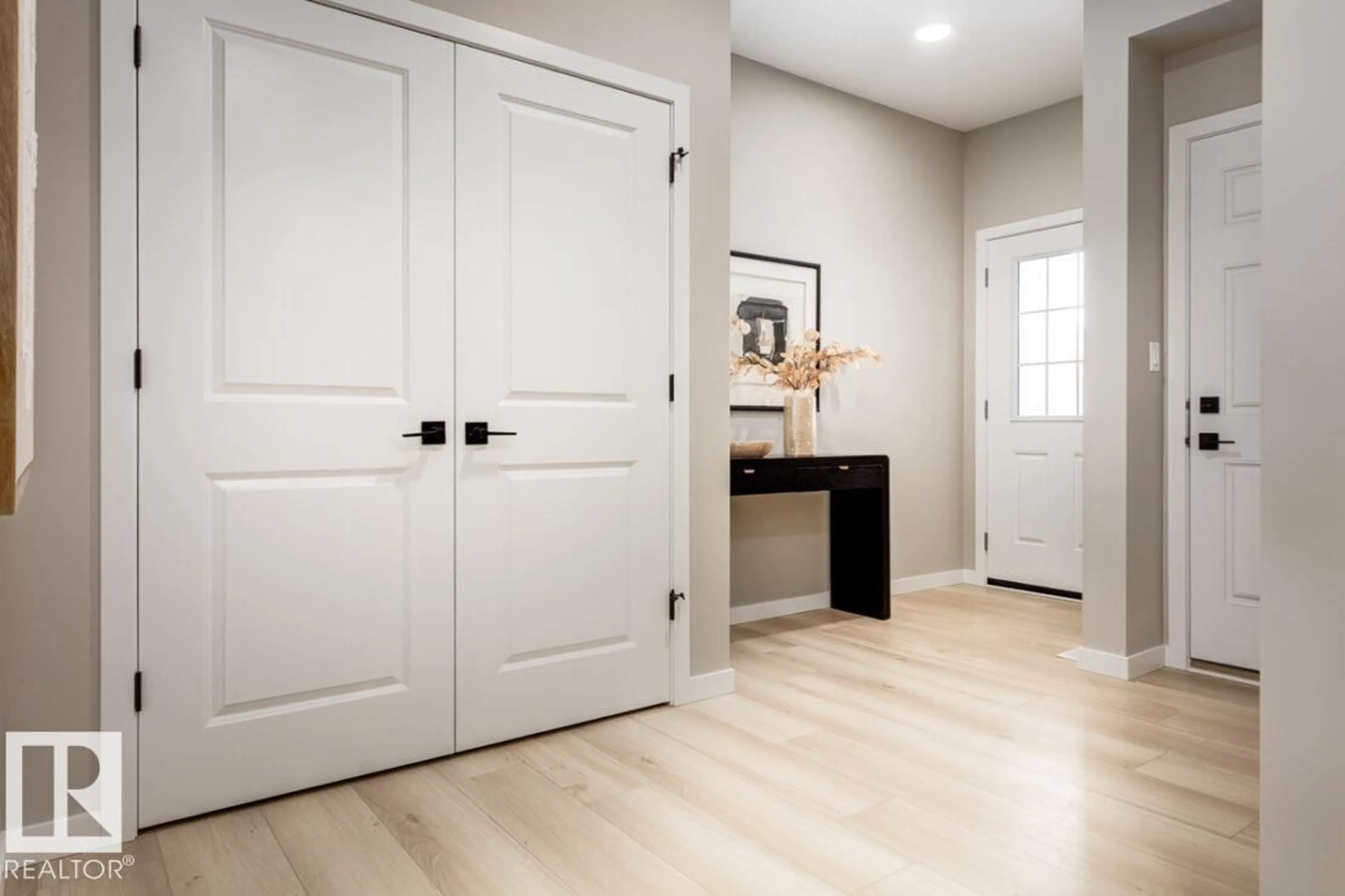 Indoor entryway for 2272 4TH AV, Edmonton Alberta T6X3L4