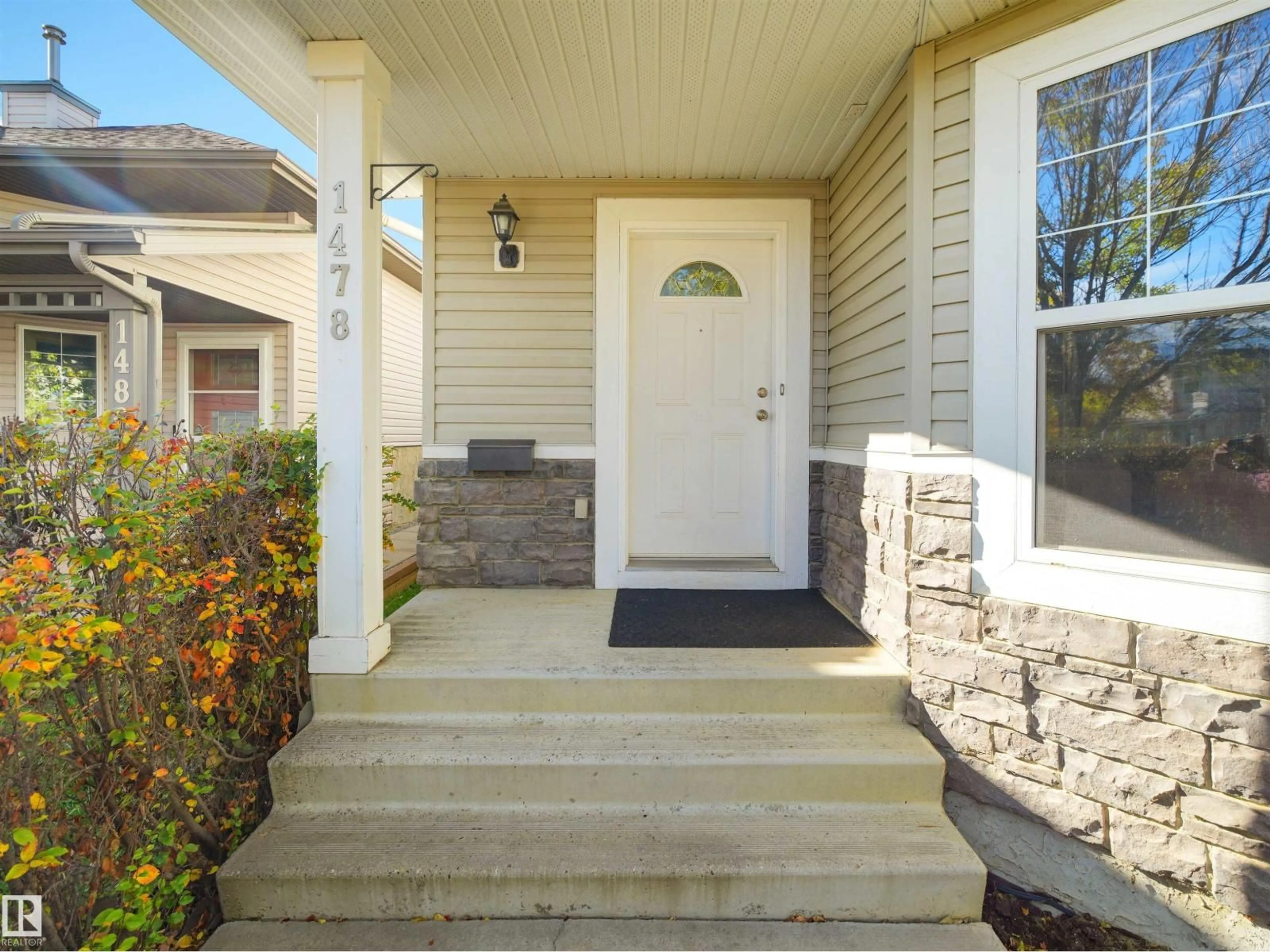 Home with vinyl exterior material, street for 1478 GRANT WY, Edmonton Alberta T5T6M9