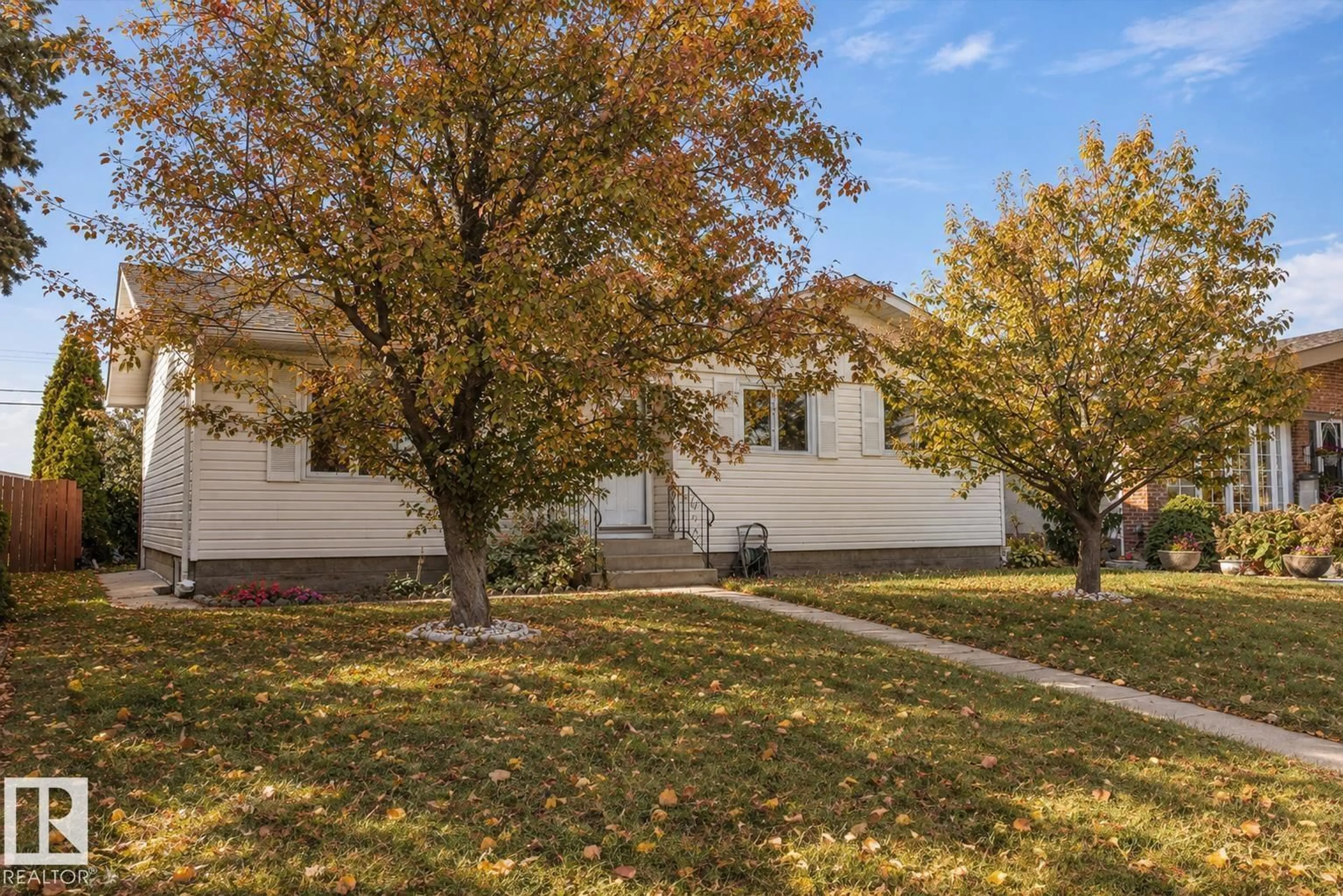 A pic from outside/outdoor area/front of a property/back of a property/a pic from drone, street for NW - 13304 73 ST, Edmonton Alberta T5C0T8