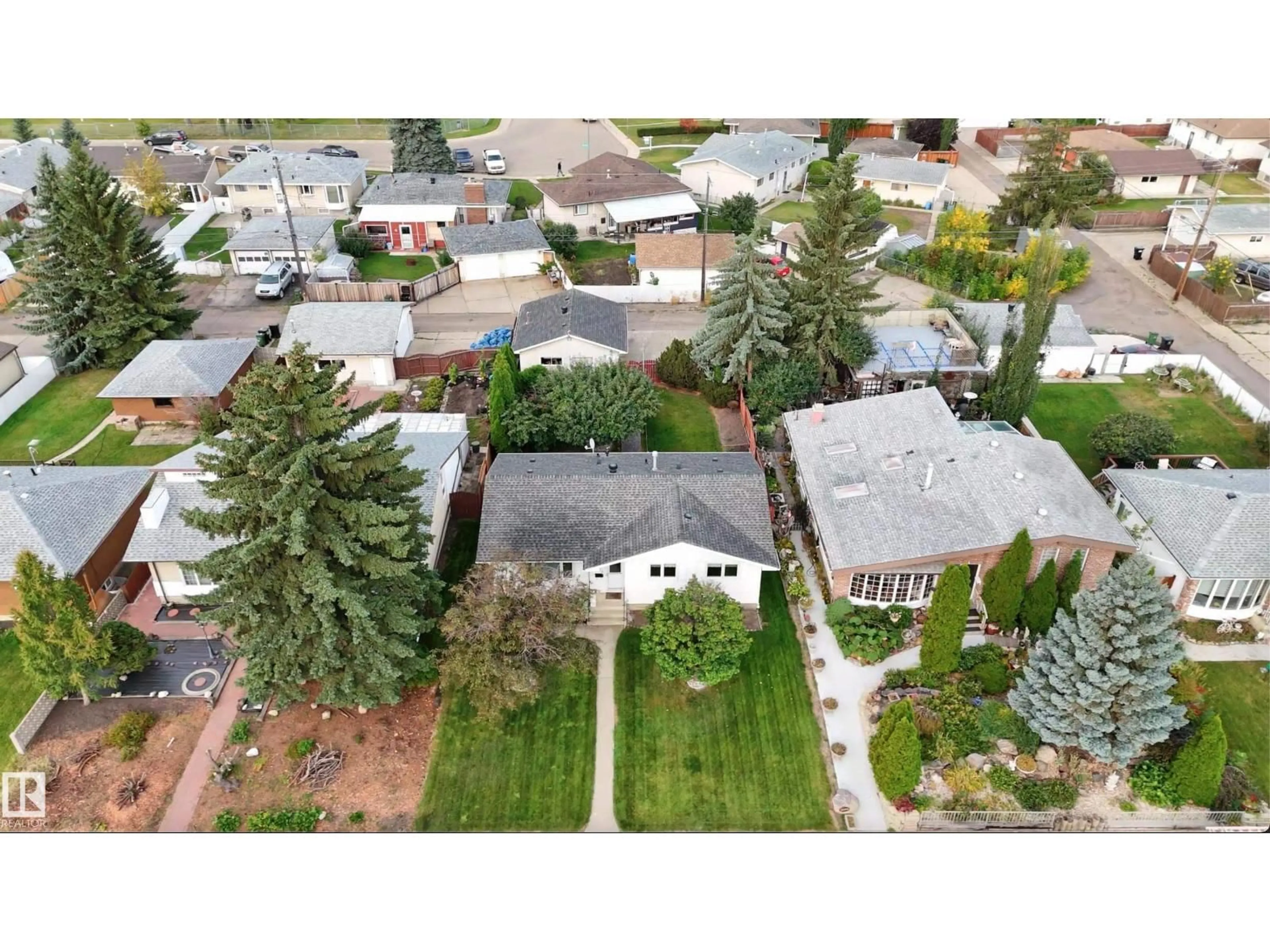 A pic from outside/outdoor area/front of a property/back of a property/a pic from drone, street for NW - 13304 73 ST, Edmonton Alberta T5C0T8