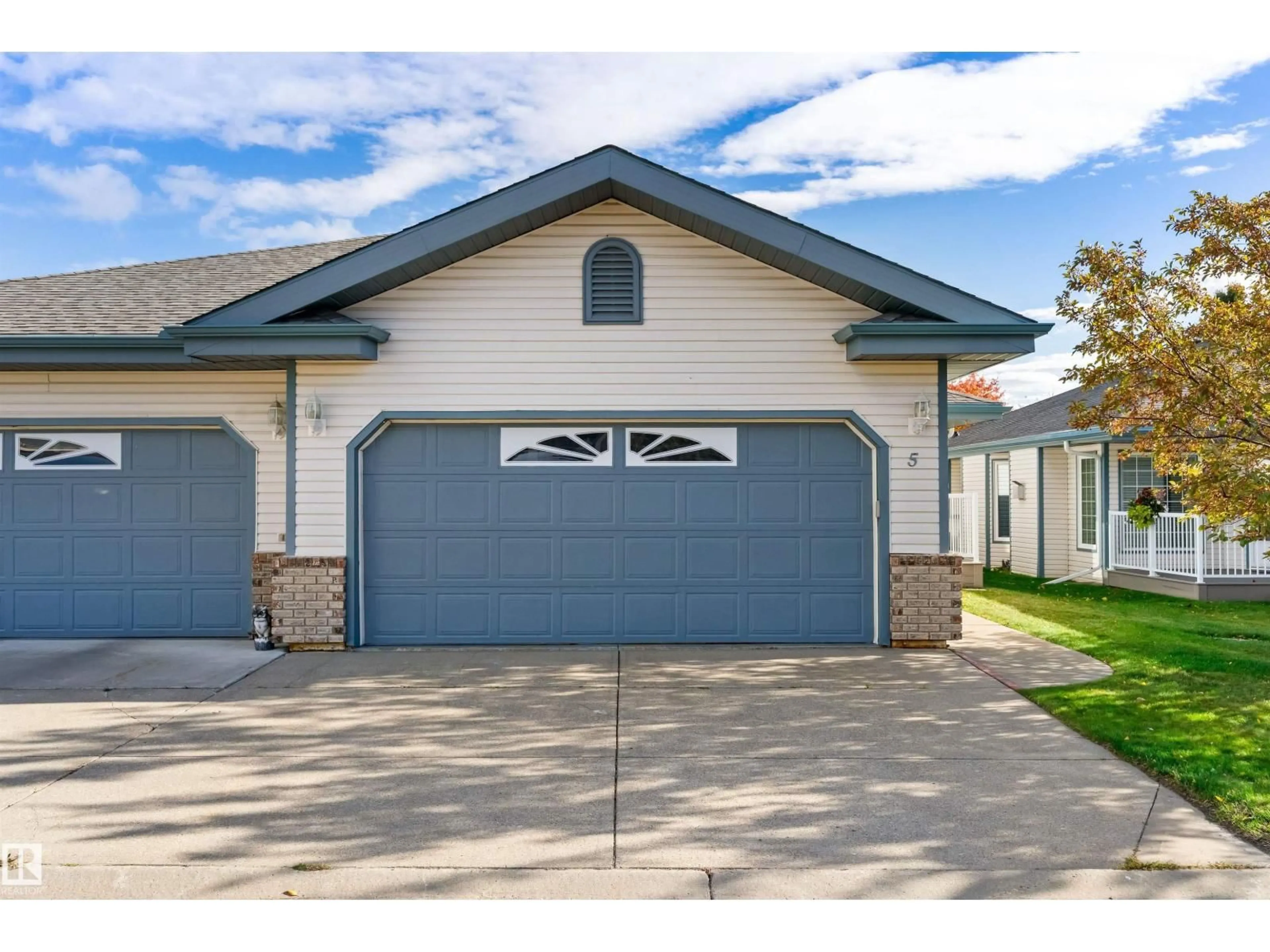 Indoor garage for #5 - 17418 98A AV, Edmonton Alberta T5T6G2