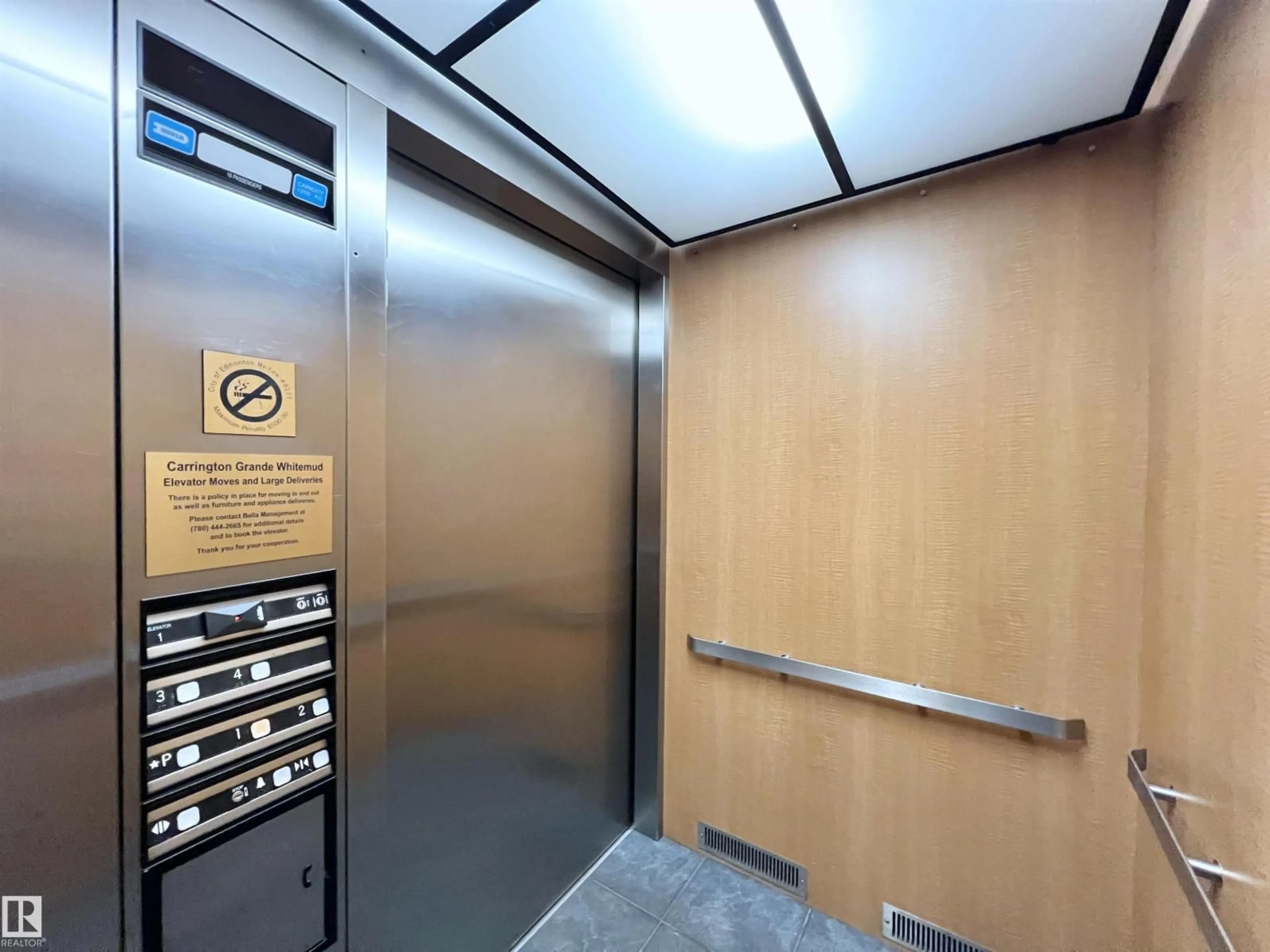 Indoor foyer for 110 - 10511 42 AV, Edmonton Alberta T6J7G8