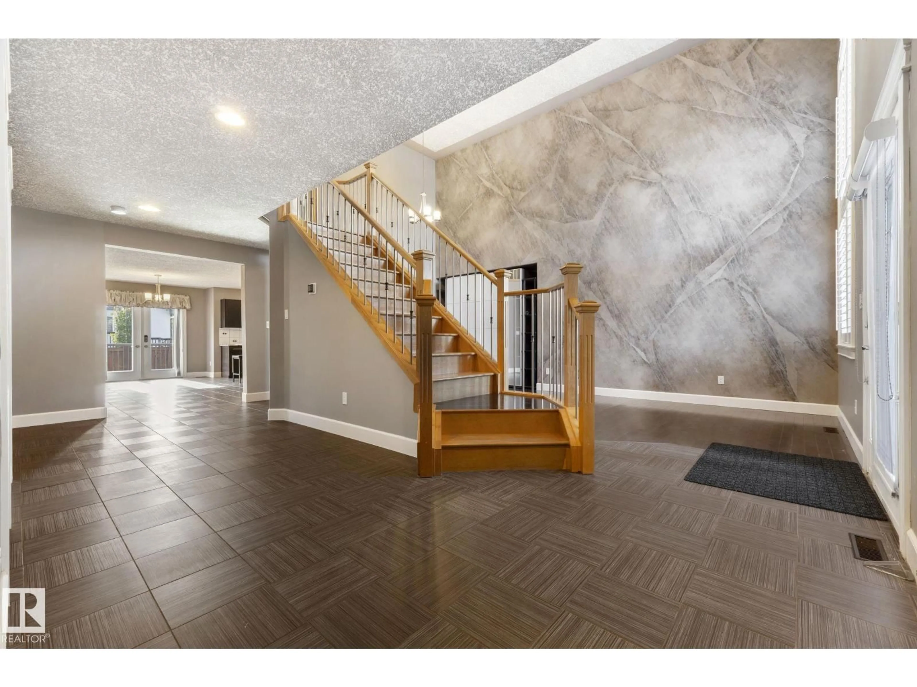 Indoor foyer for 13407 161 AV, Edmonton Alberta T6V0B9