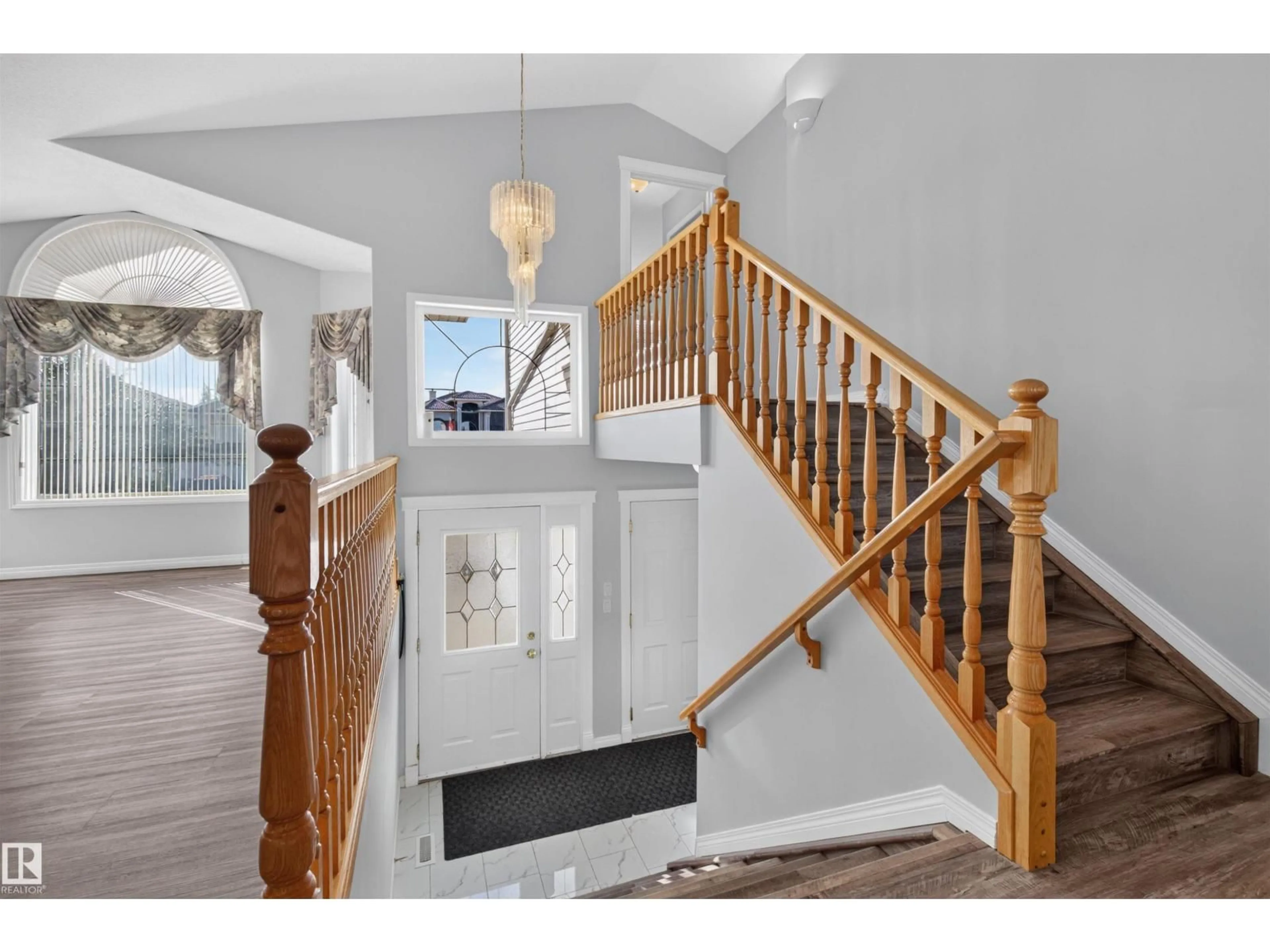 Indoor foyer for NW - 16311 89 ST, Edmonton Alberta T5Z3M3