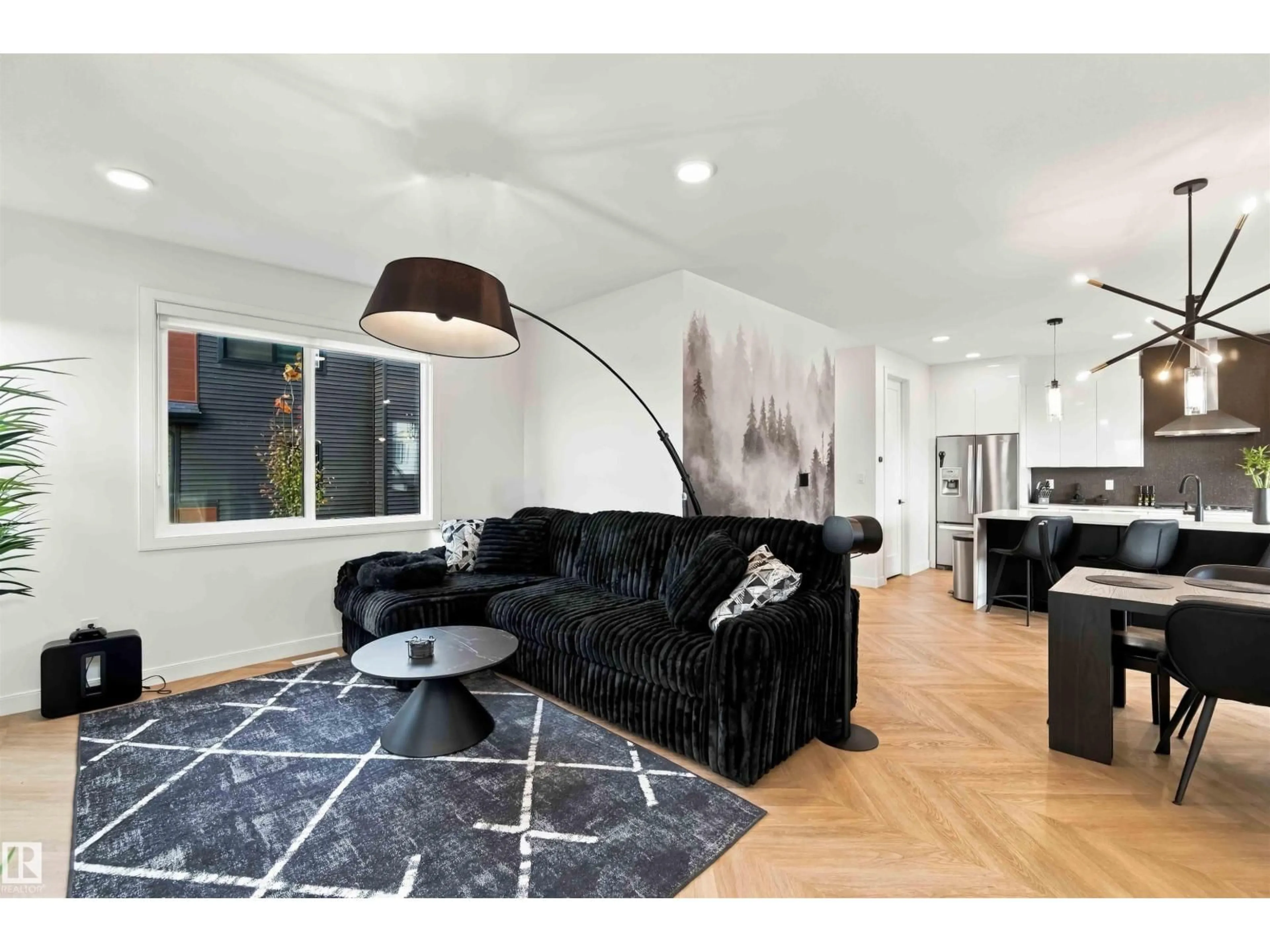 Living room with furniture, unknown for SW - 4204 HAWTHORN RO, Edmonton Alberta T6X2Y7