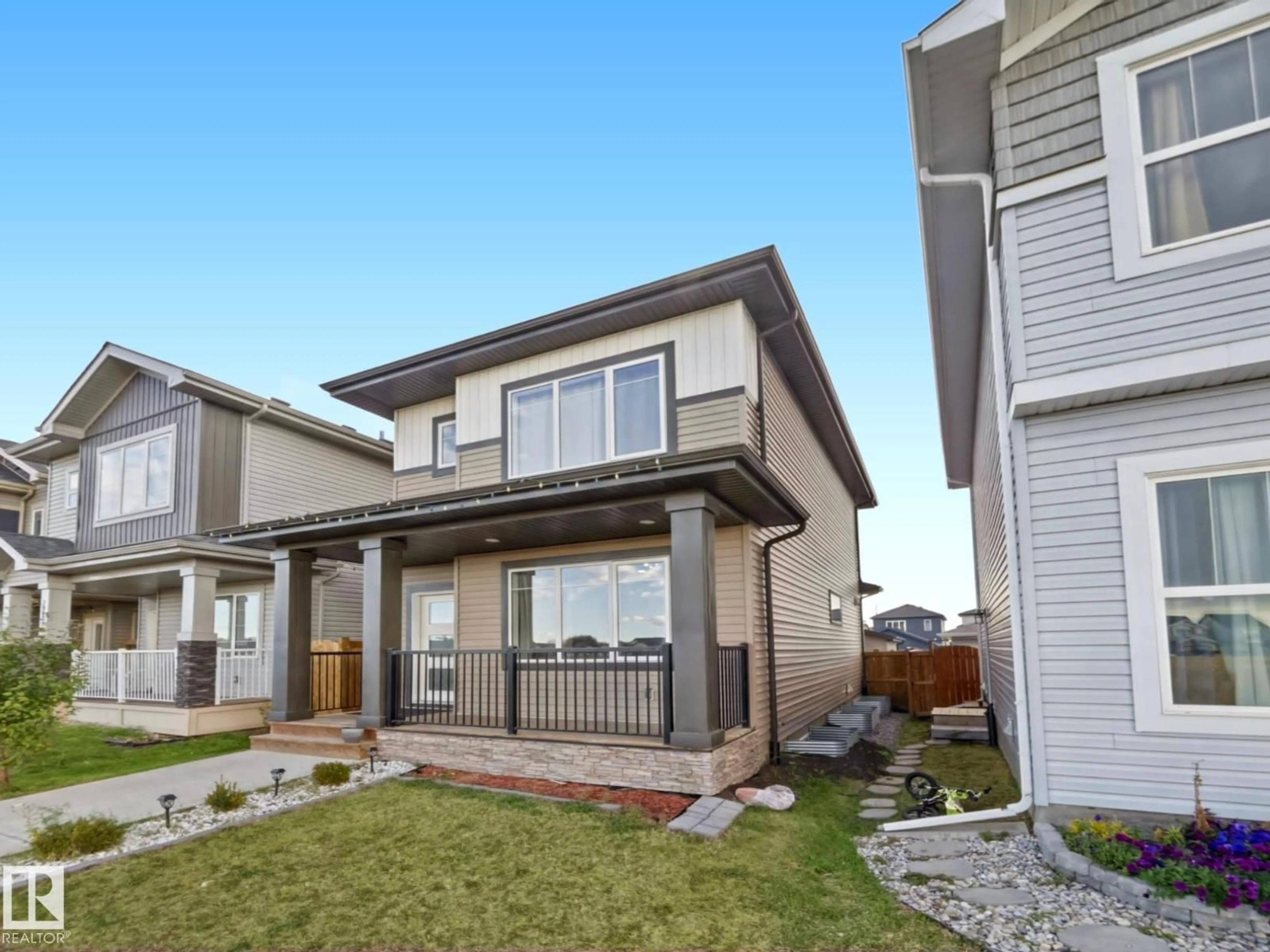 Home with vinyl exterior material, street for NW - 20625 99B AV, Edmonton Alberta T5T7N3