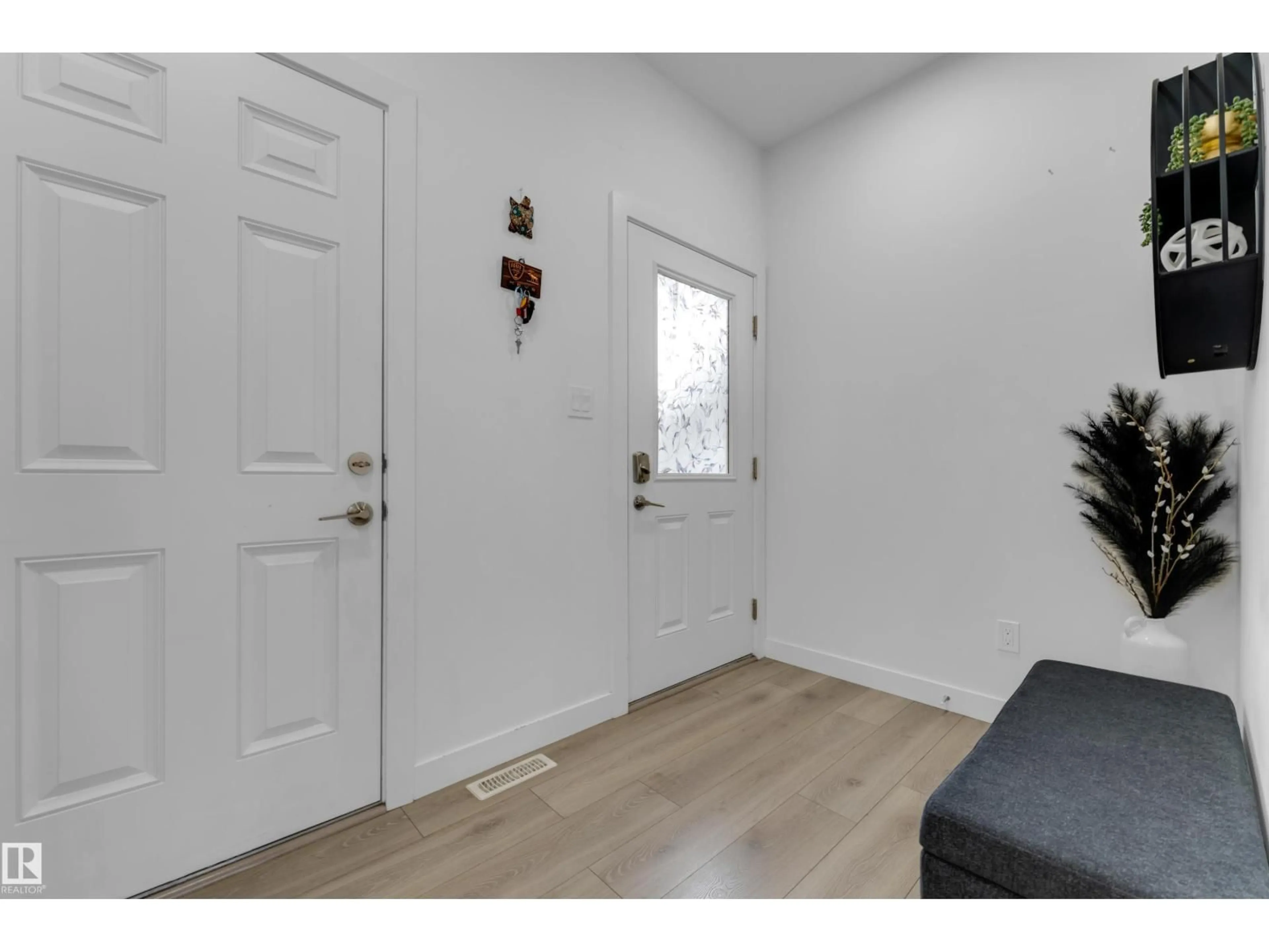 Indoor entryway for 5230 KINNEY PL, Edmonton Alberta T6W5G5