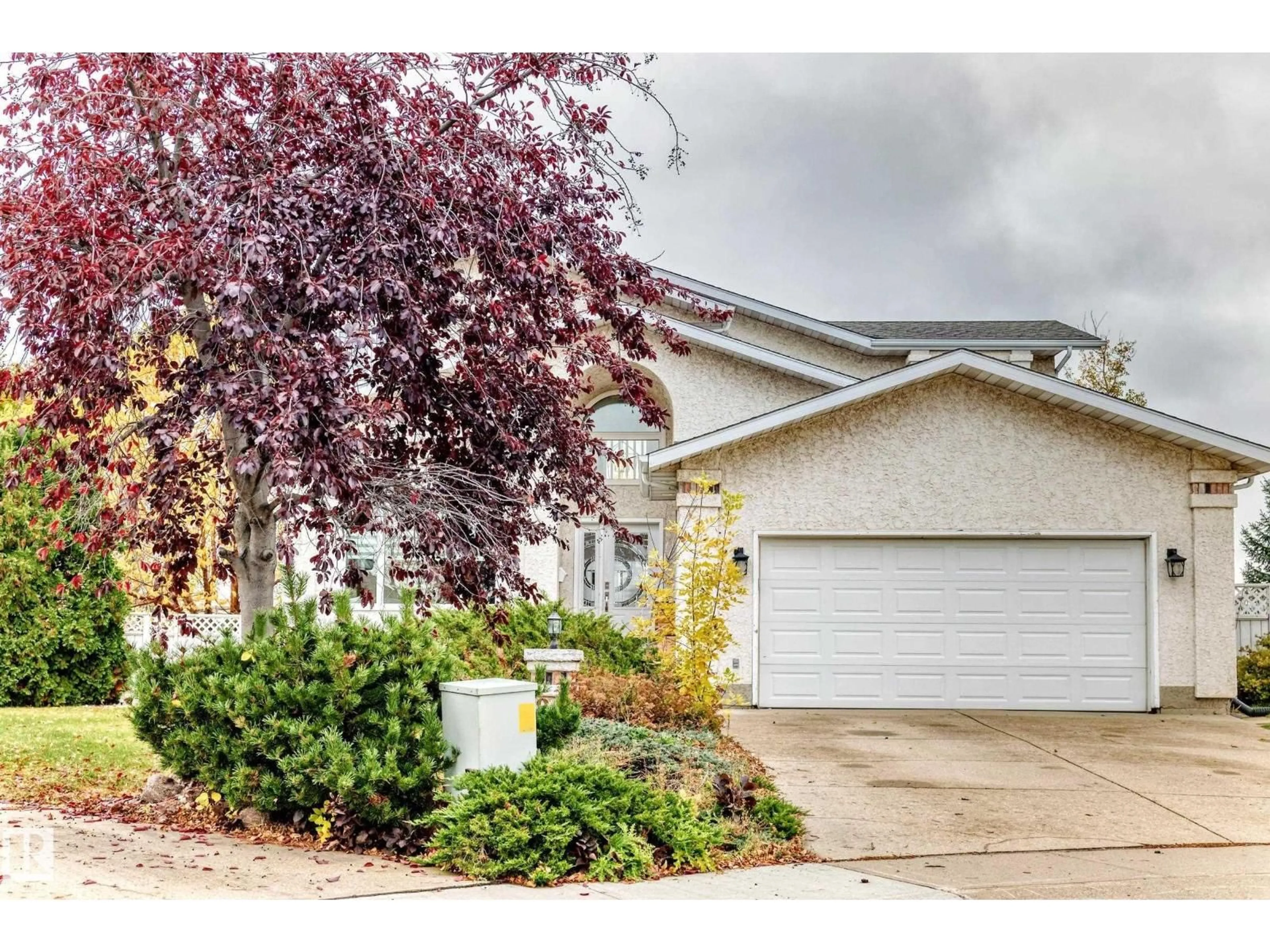 Home with vinyl exterior material, street for 88 HIGHLAND WY, Sherwood Park Alberta T8A5J6