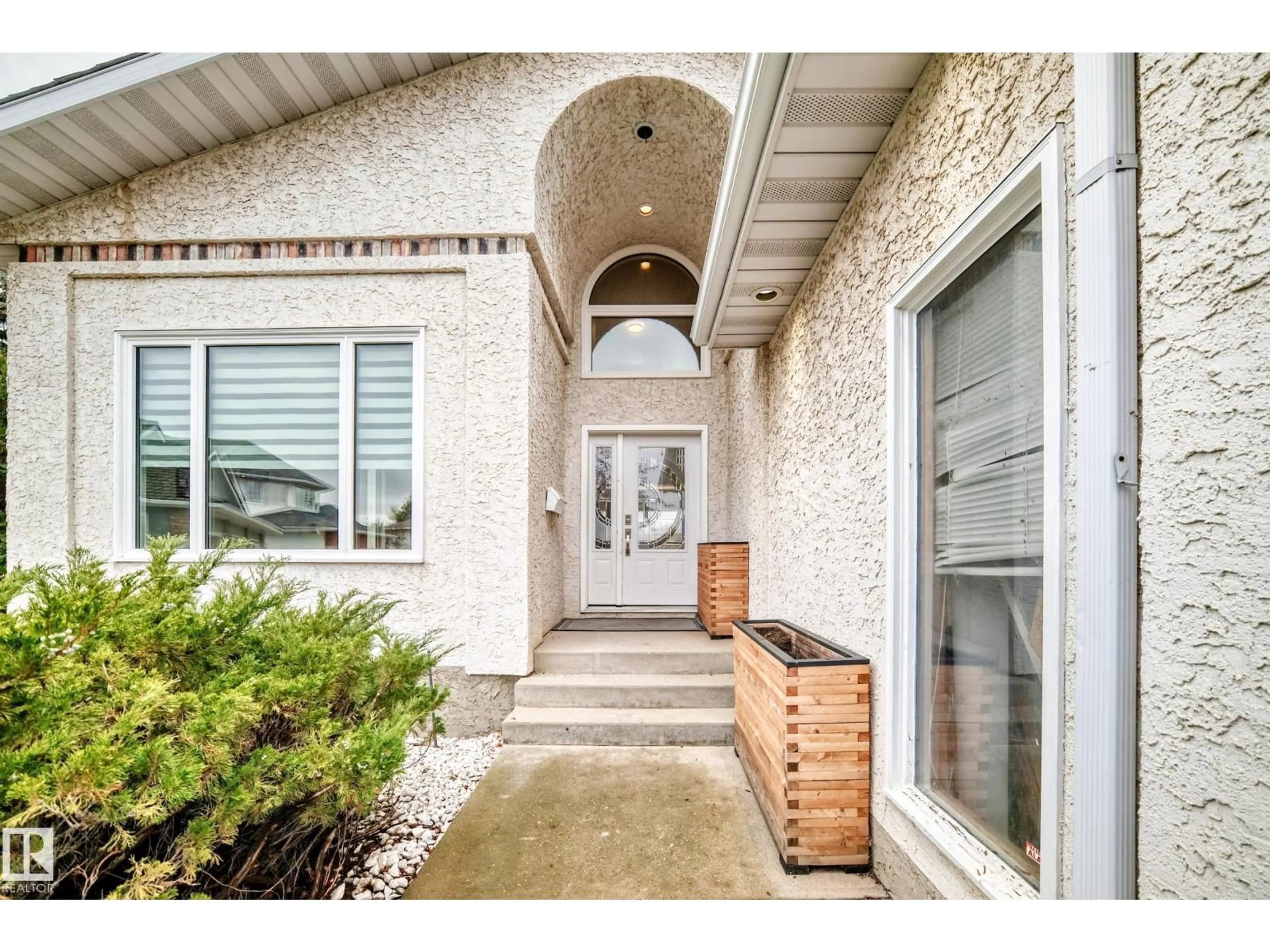 Indoor entryway for 88 HIGHLAND WY, Sherwood Park Alberta T8A5J6