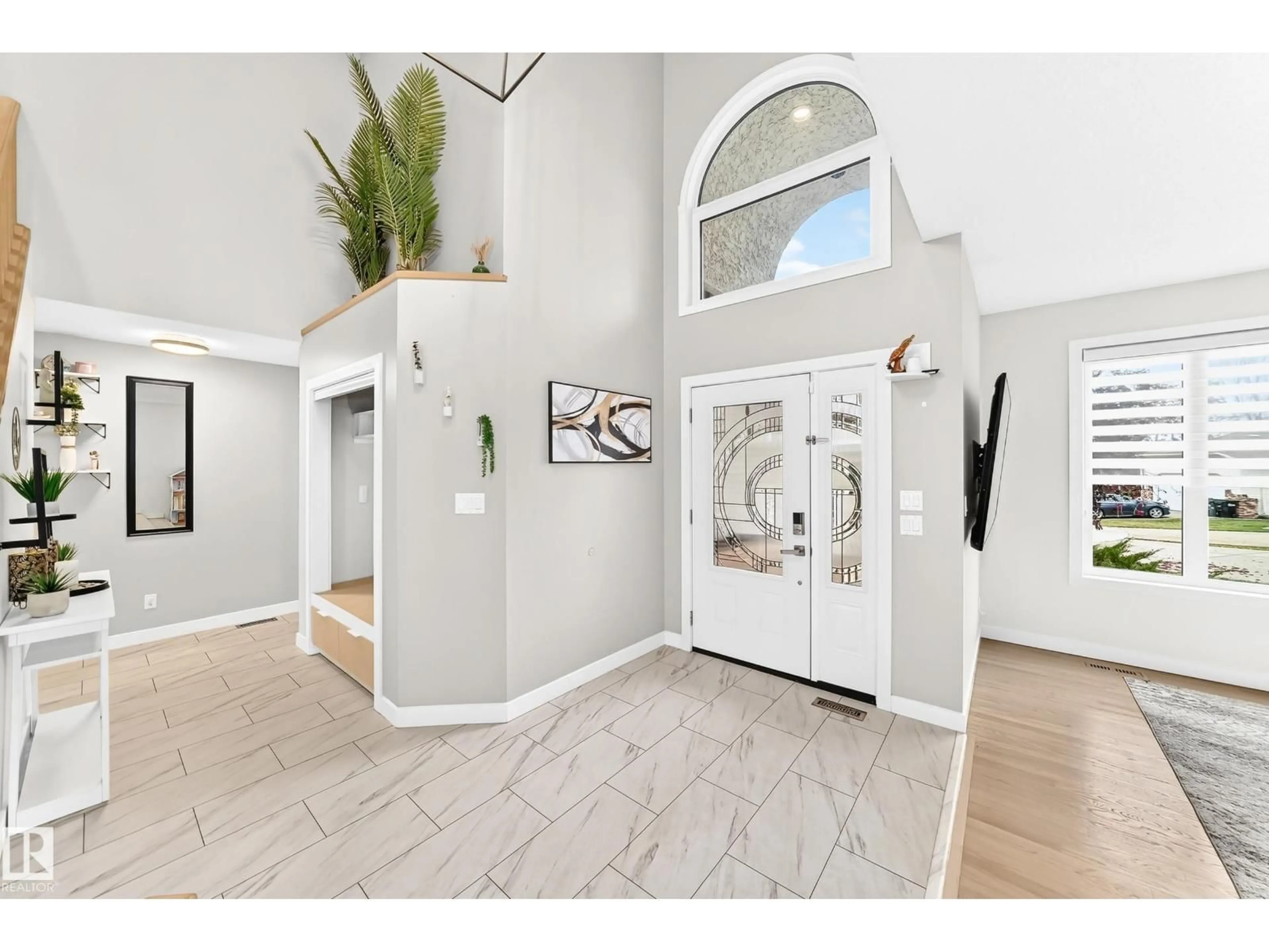 Indoor entryway for 88 HIGHLAND WY, Sherwood Park Alberta T8A5J6