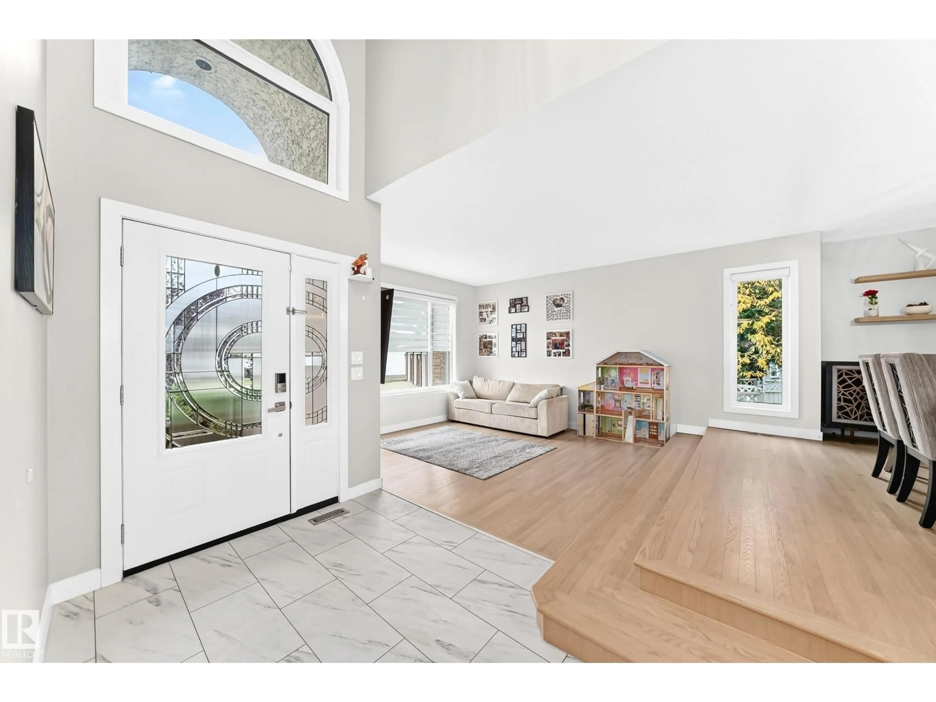 Indoor entryway for 88 HIGHLAND WY, Sherwood Park Alberta T8A5J6