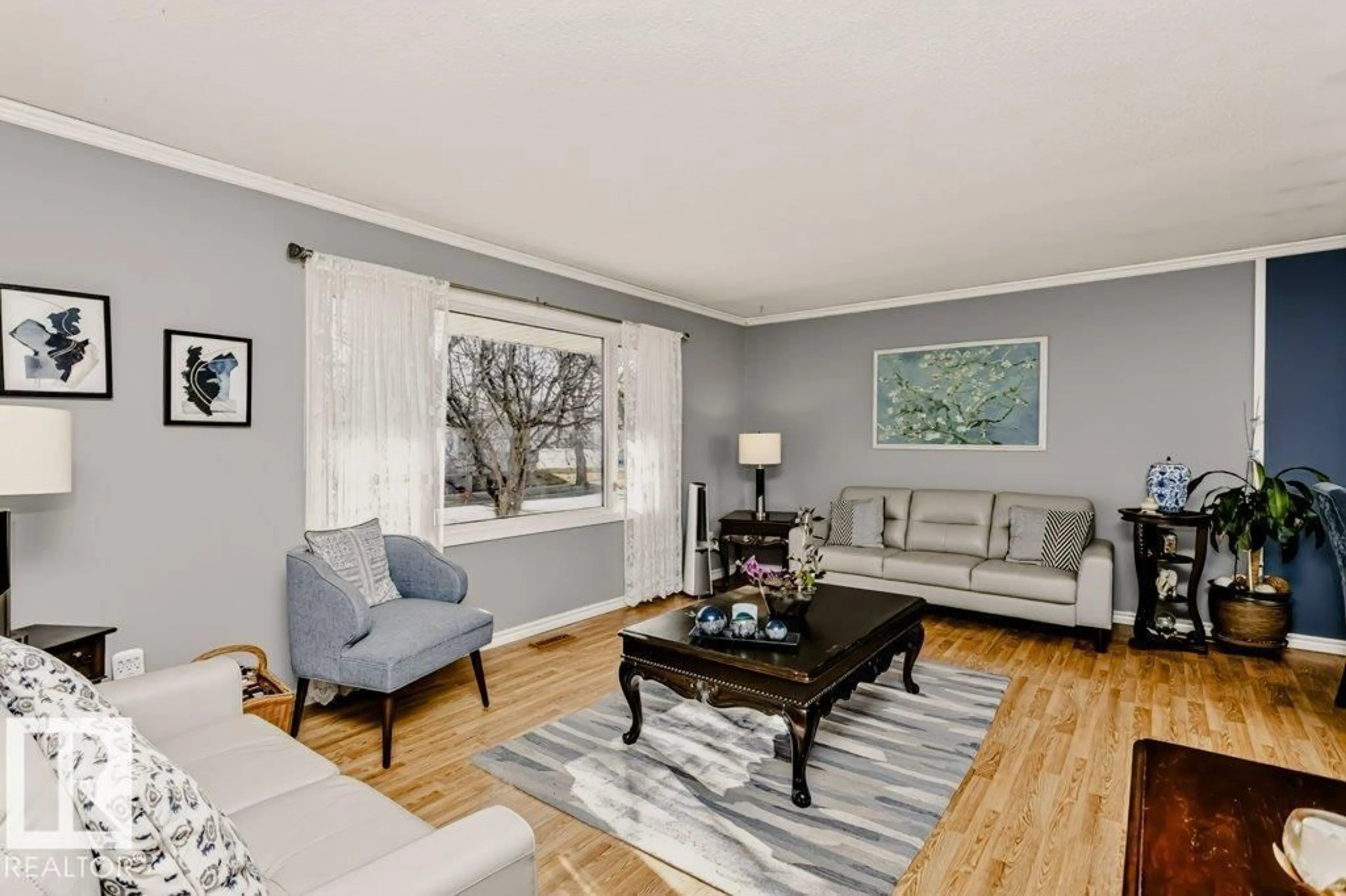 Living room with furniture, wood/laminate floor for 9610 93 AV, Fort Saskatchewan Alberta T8L1N2