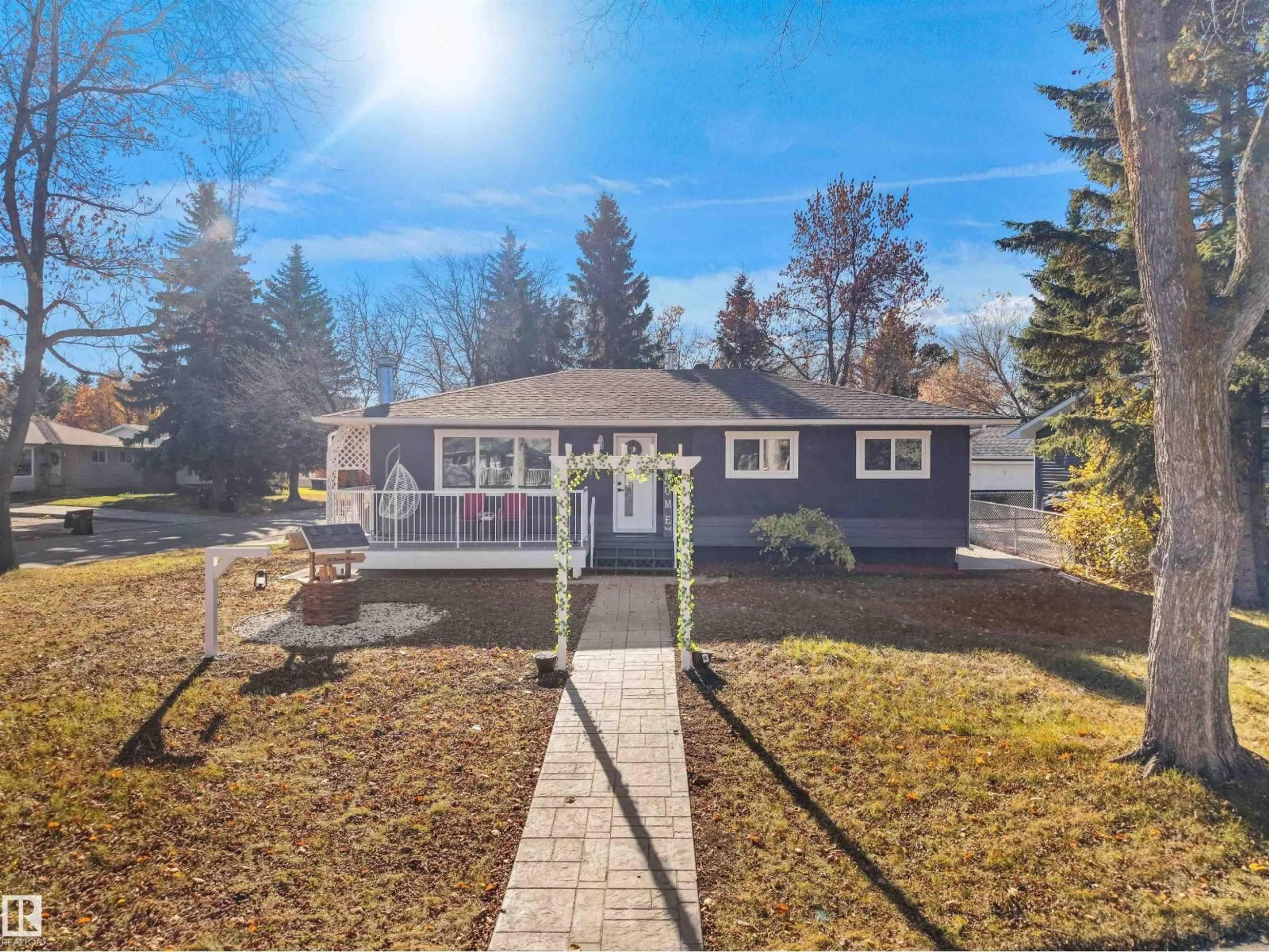 A pic from outside/outdoor area/front of a property/back of a property/a pic from drone, street for 53 RAVEN DR, Sherwood Park Alberta T8A0C6