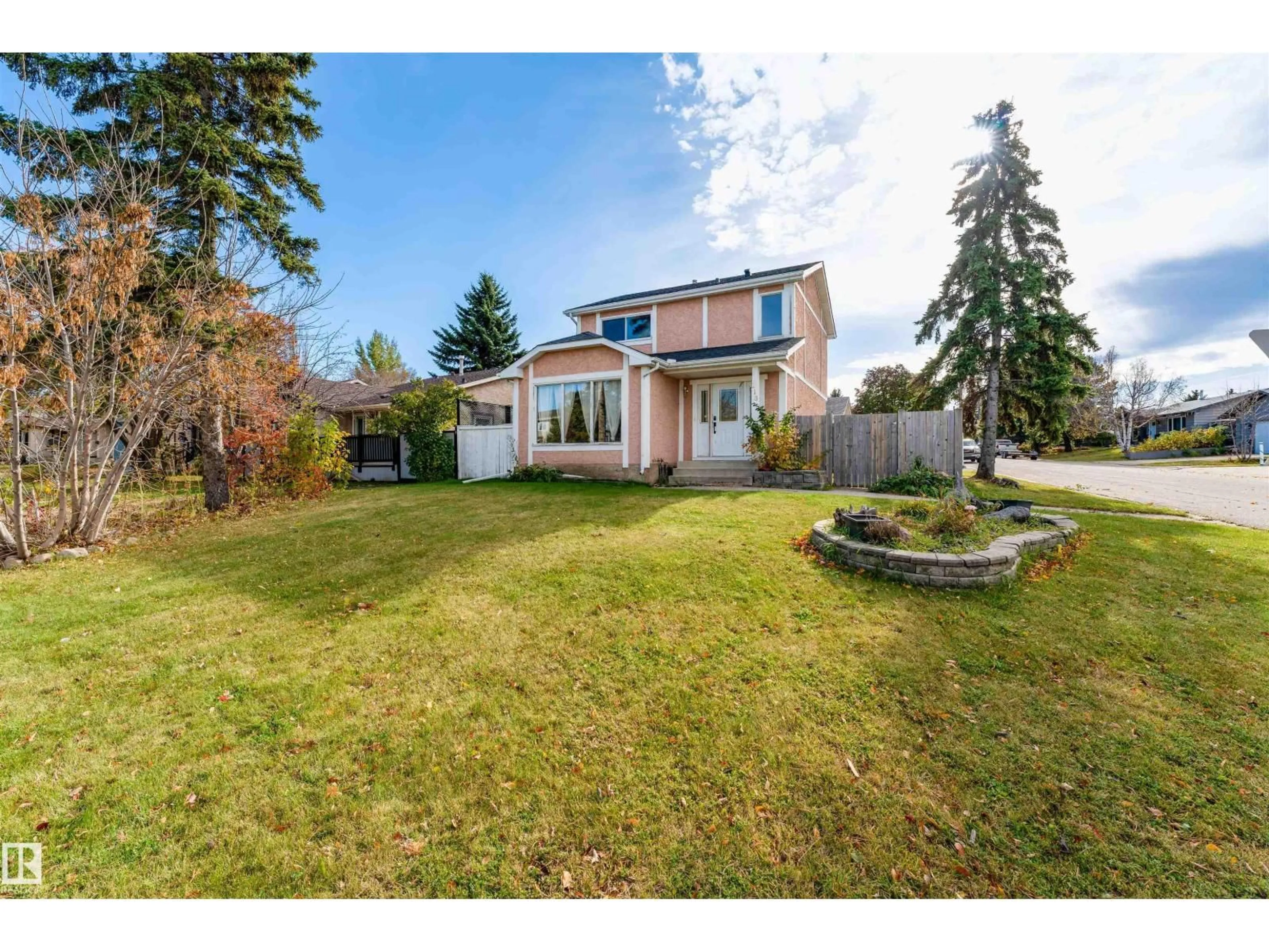 A pic from outside/outdoor area/front of a property/back of a property/a pic from drone, street for 113 GREENWOOD DR, Spruce Grove Alberta T7X1X8