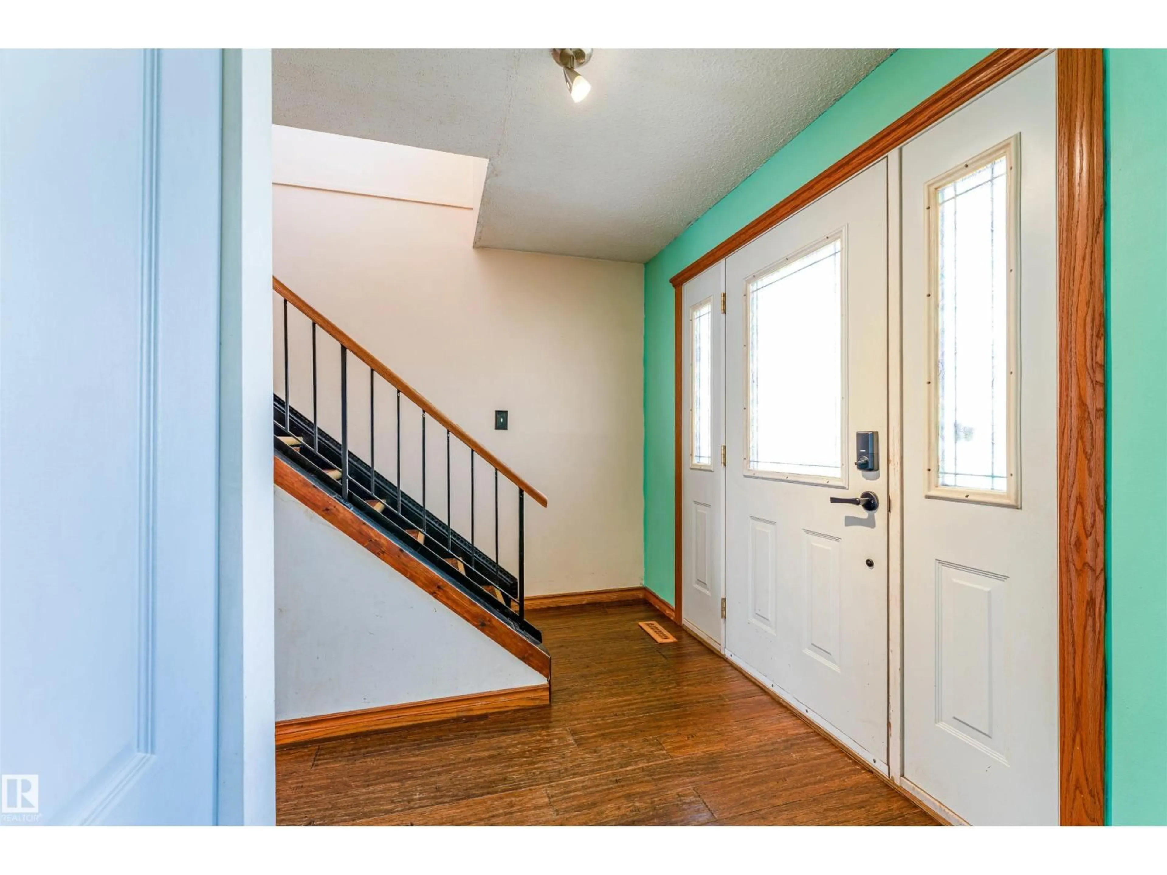 Indoor entryway for 113 GREENWOOD DR, Spruce Grove Alberta T7X1X8