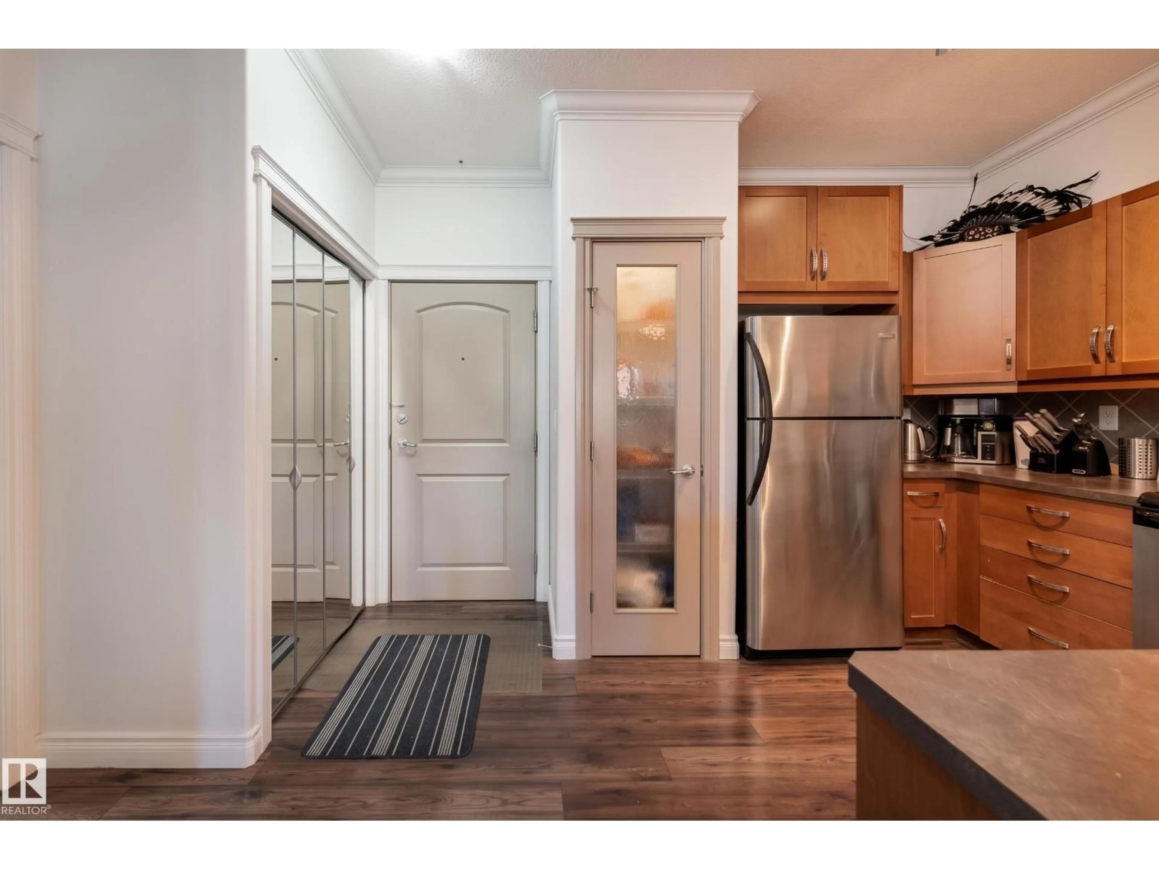 Indoor entryway for #211 - 10121 80 AV, Edmonton Alberta T6E0B9