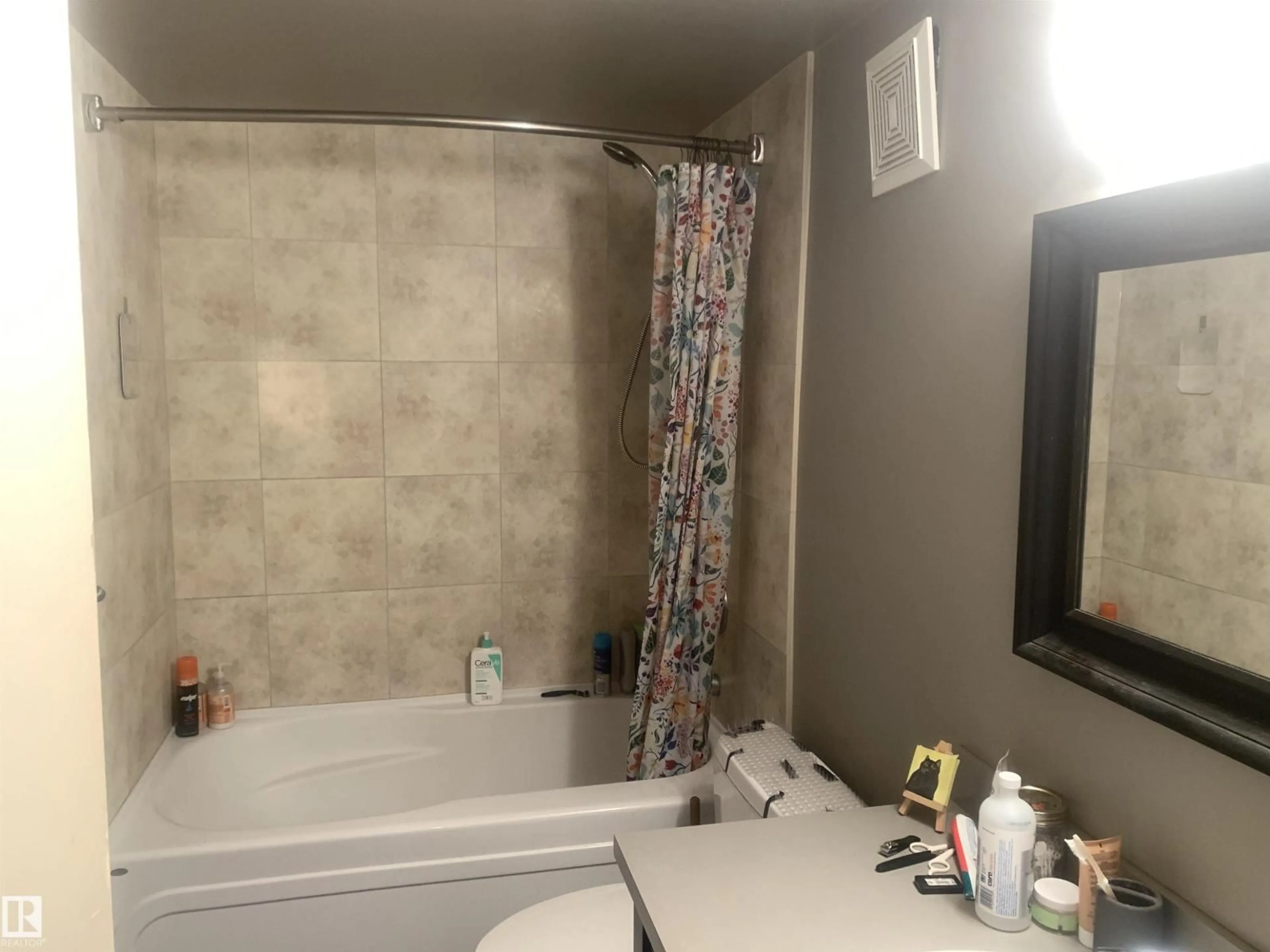 Standard bathroom, ceramic/tile floor for 7708 91 ST, Edmonton Alberta T6C4L7