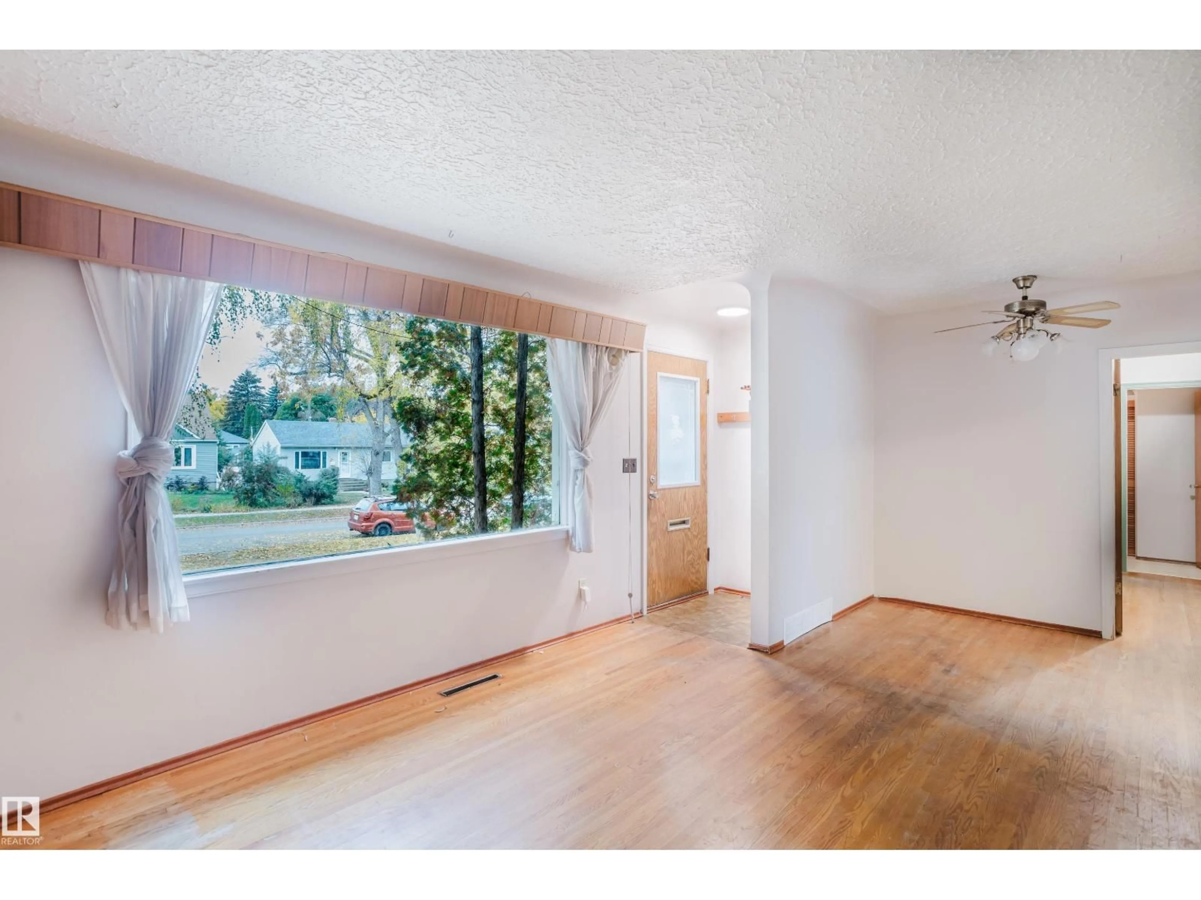 Unknown for 9303 86 ST, Edmonton Alberta T6C3E6