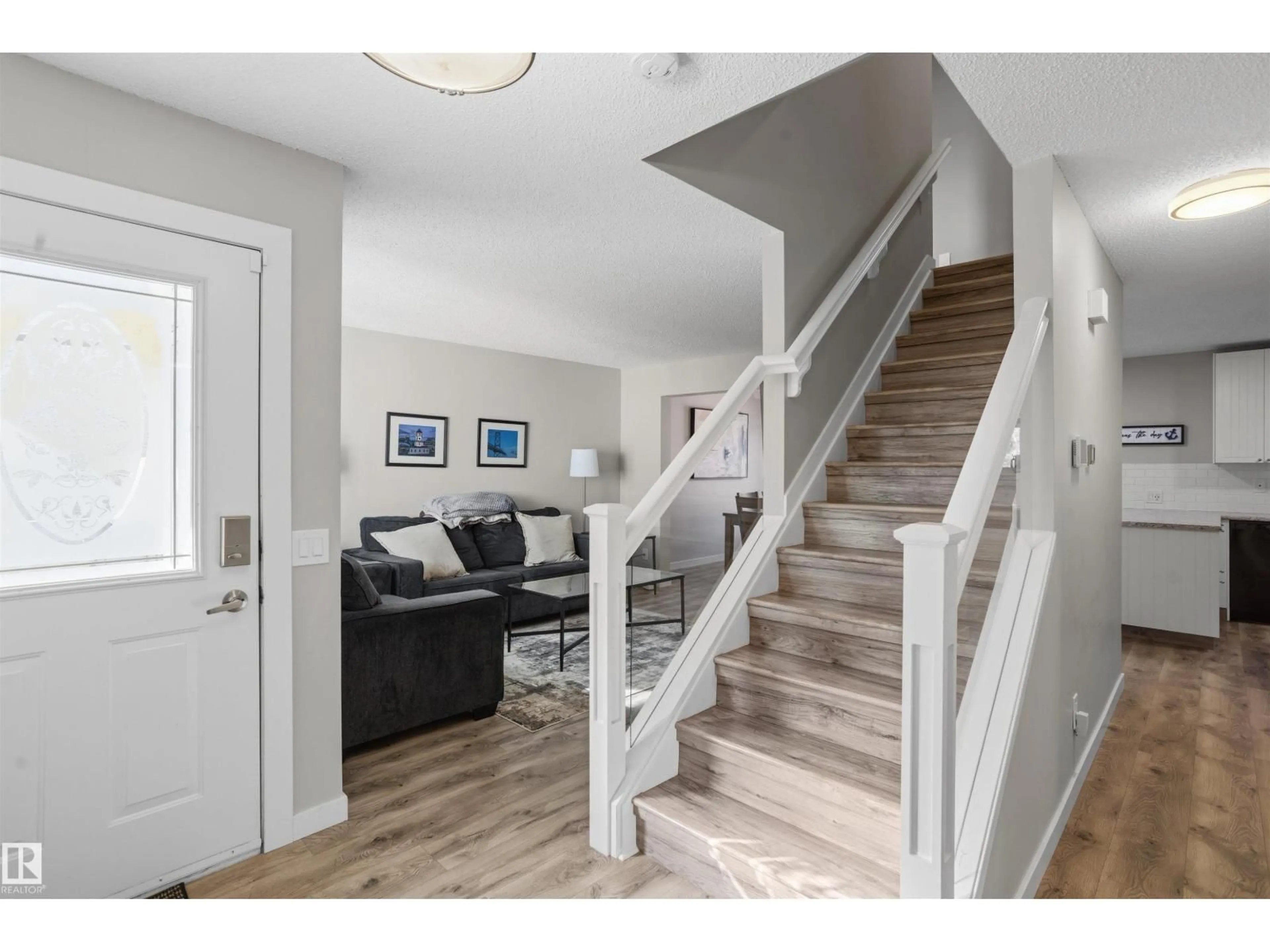 Indoor entryway for 9 DAVY CR, Sherwood Park Alberta T8H1P4