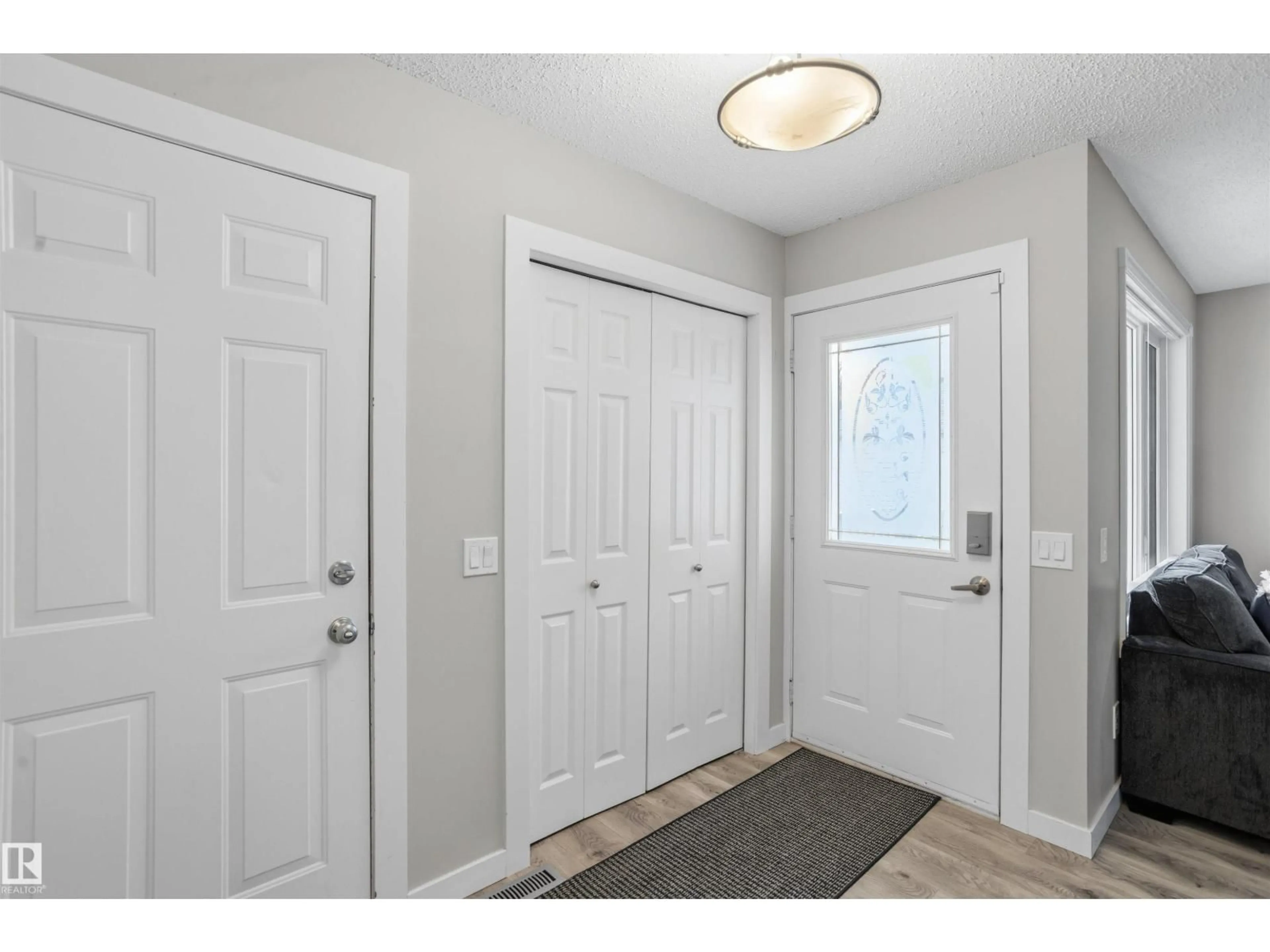 Indoor entryway for 9 DAVY CR, Sherwood Park Alberta T8H1P4